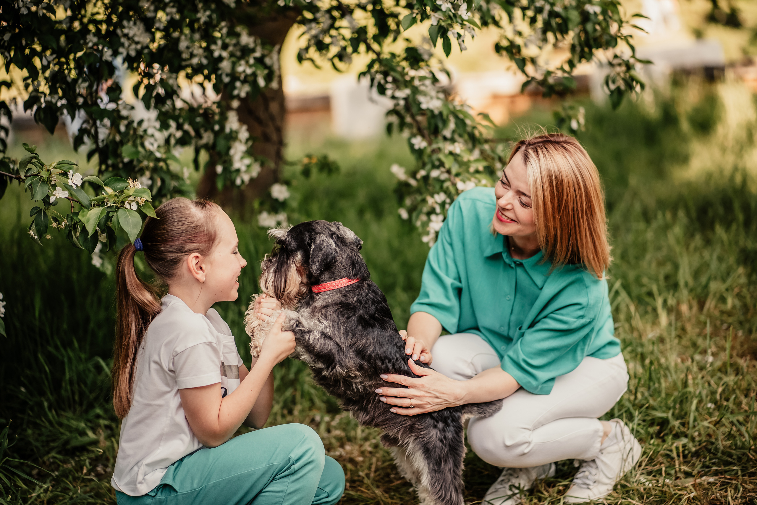 В парке весной. Выпускные альбомы в городе Кирове. Фотограф Екатерина Невская