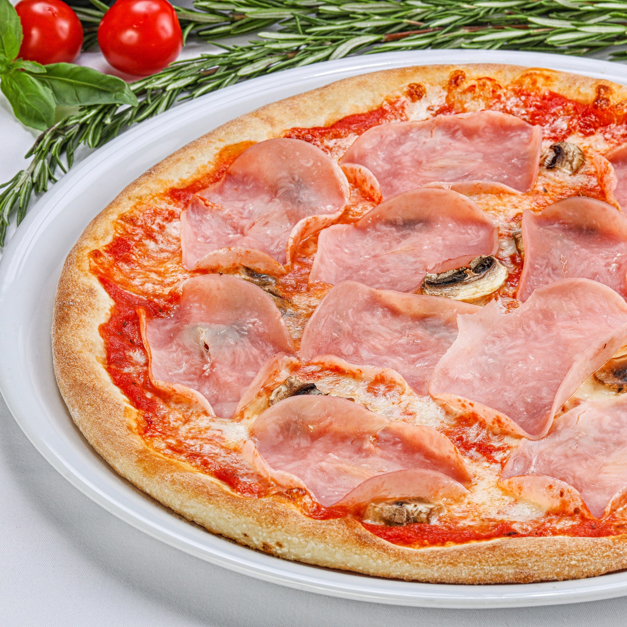 Фотосъемка пиццы. Заказ по тел.: +7 (906) 006-90-22. Фуд-фотограф Андрей Старостин — съемка еды в Москве. 9000 руб. в час