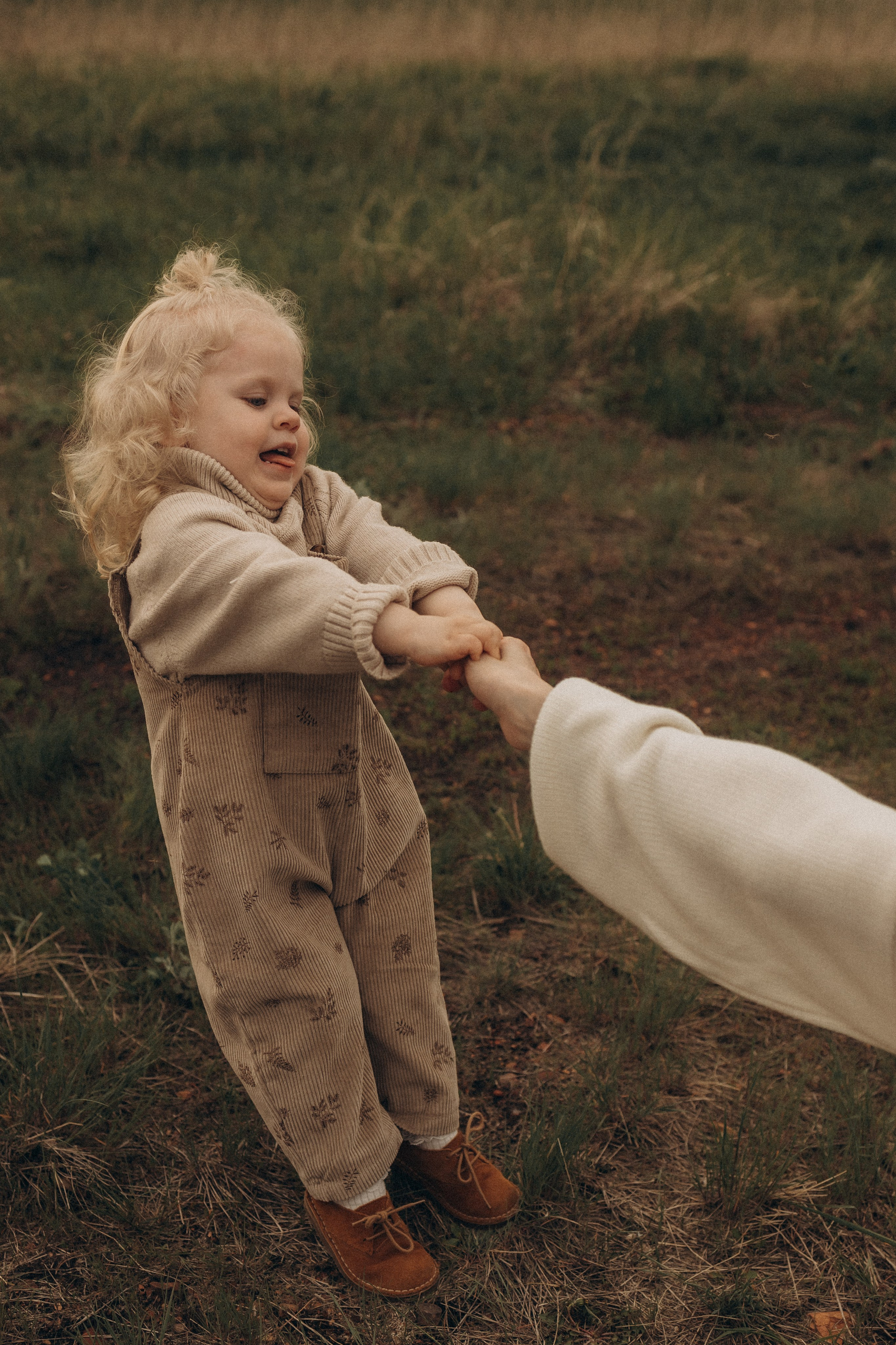 Семейная в поле. Эльвира Галимьянова — семейный фотограф Екатеринбурга