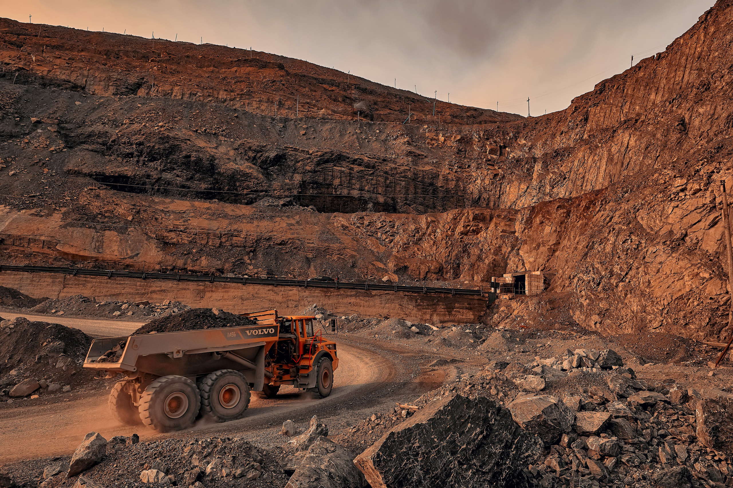 Карагайский карьер г. Сатка «Группа Магнезит». Фотограф Яковлев Роман — Красноярск