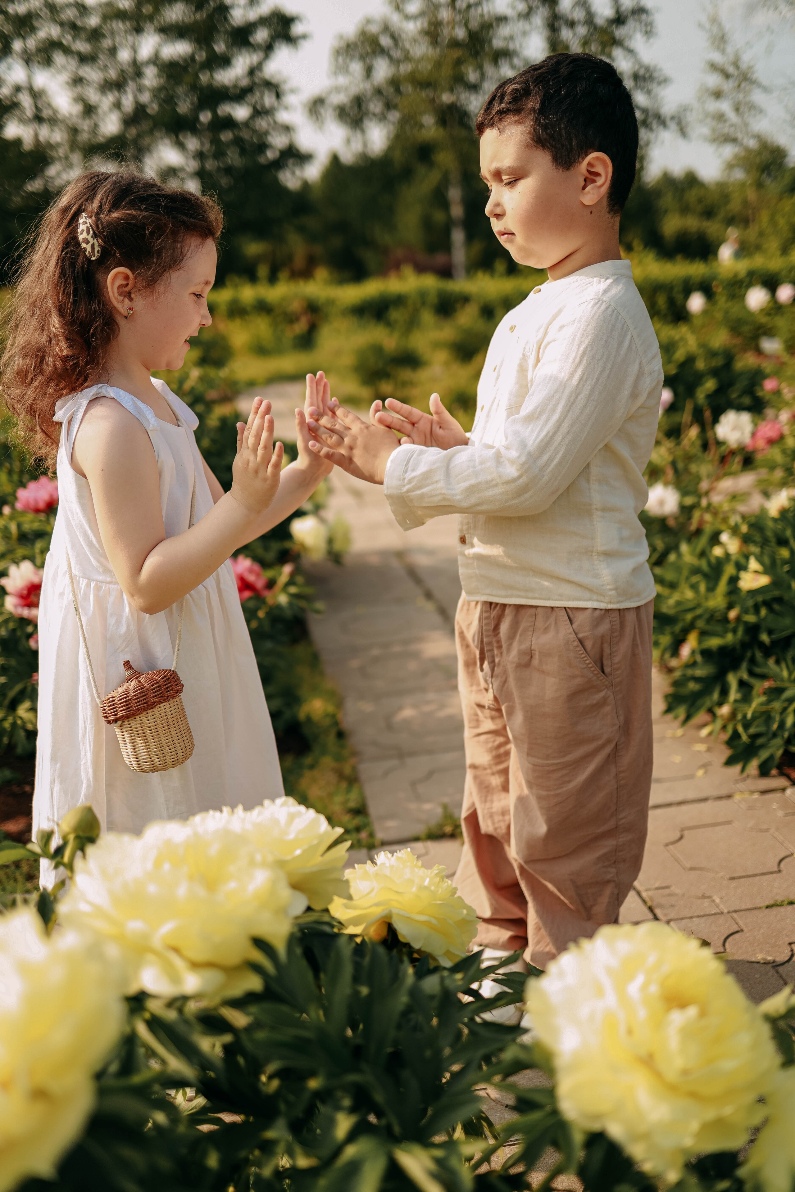 Фотосессия в пионах.Семейная съемка. Иванова Ирина Свадебный и семейный фотограф г. Уфа