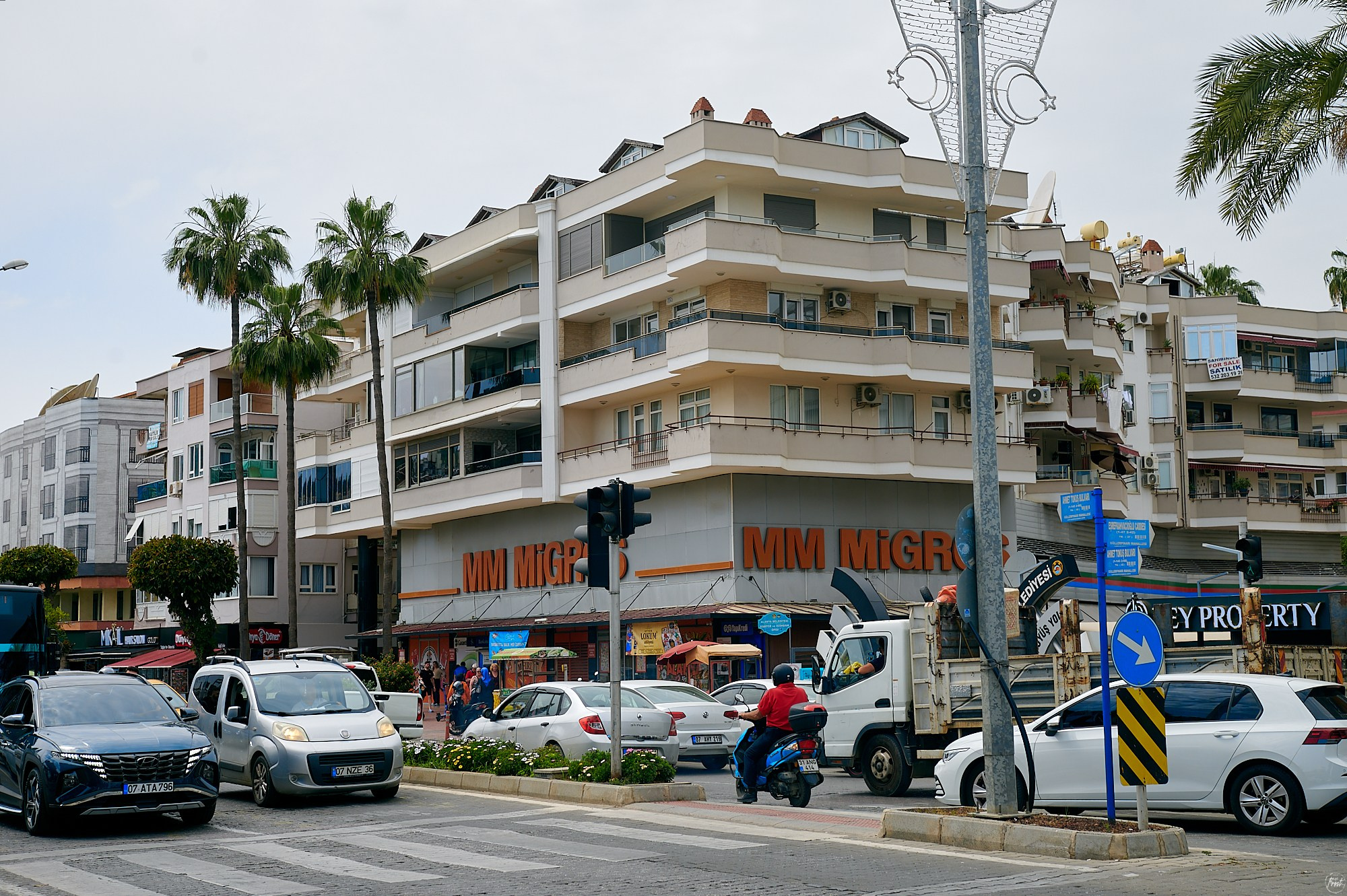 Alanya, Türkiye. May 2024. Фотографии отовсюду и обо всем