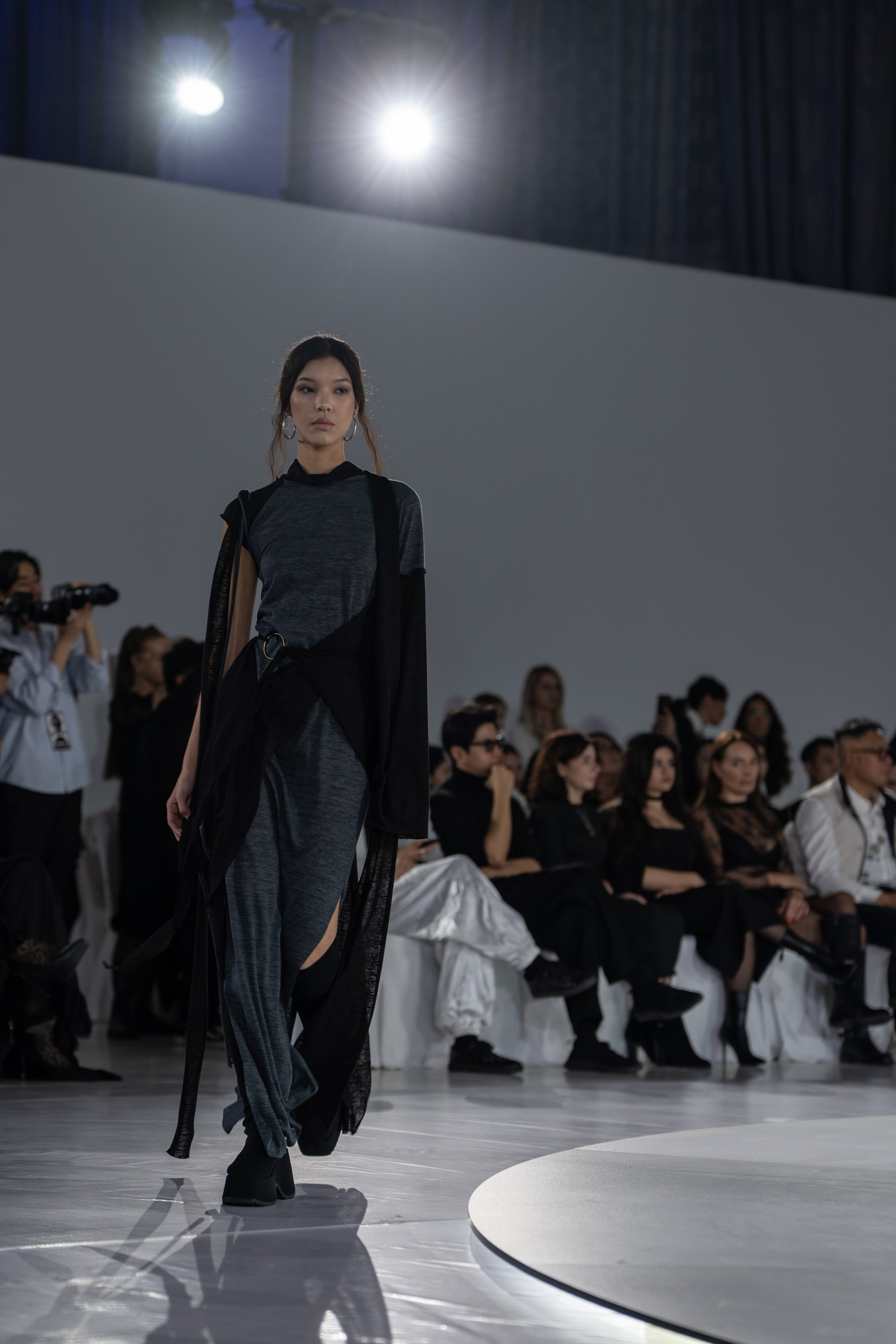 Design August. Сайт Алматинского НЮ АРТ, будуар и фэшн фотографа Дениса Карпенко