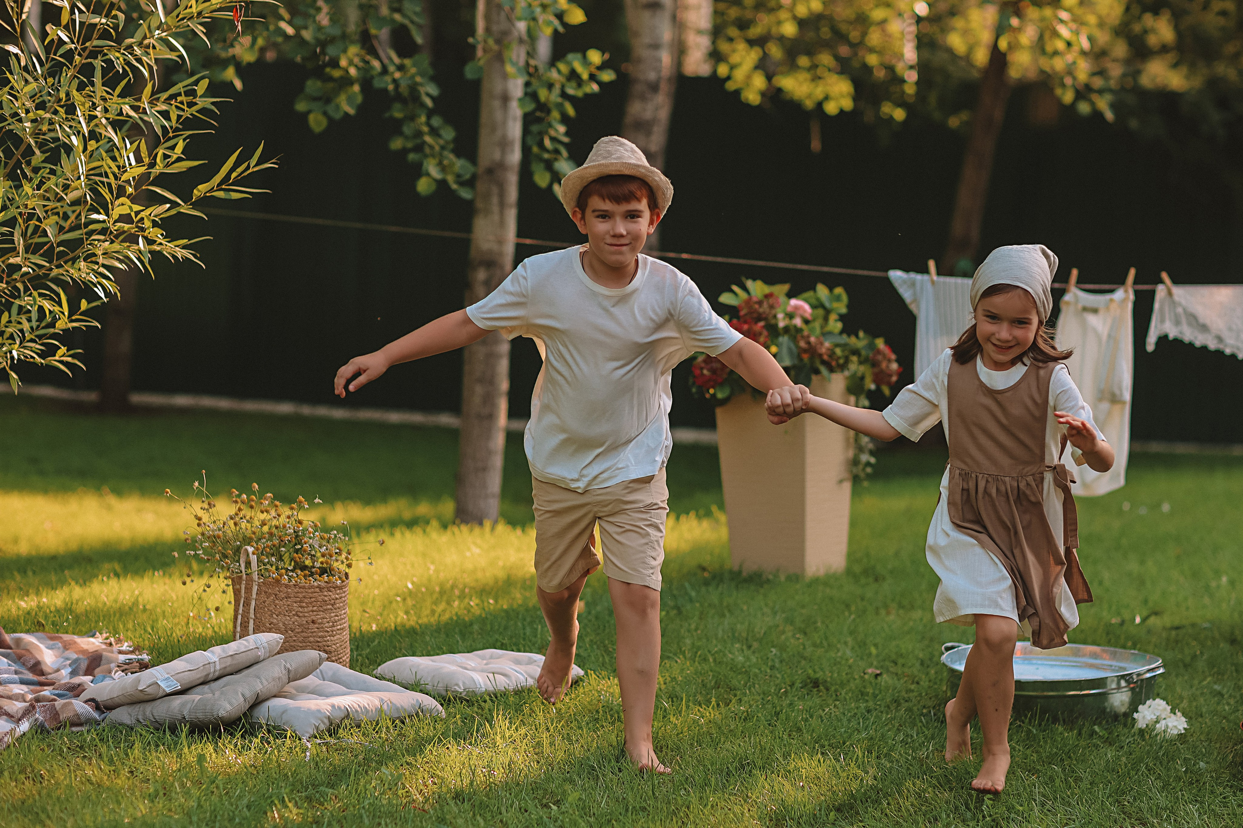 Стирка у дома. Семейный фотограф Тюмень, фотограф на роды Салмина Мария
