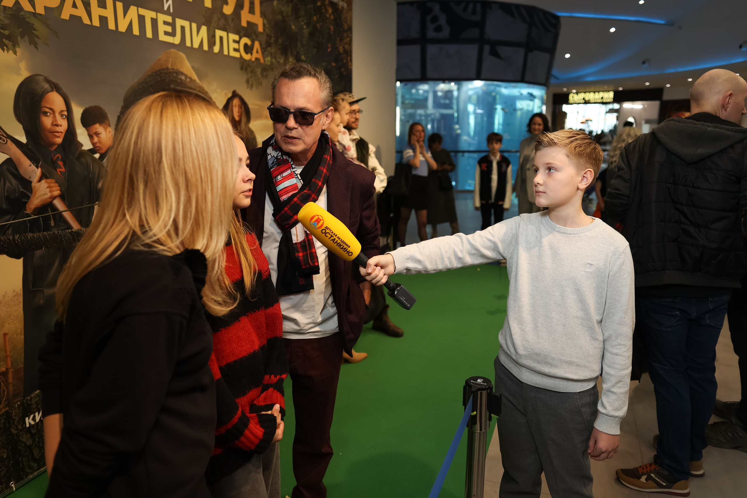 Школа «Останкино» на премьере Робин Гуд. Репортажный фотограф видеограф в Москве Ольга Плаксина