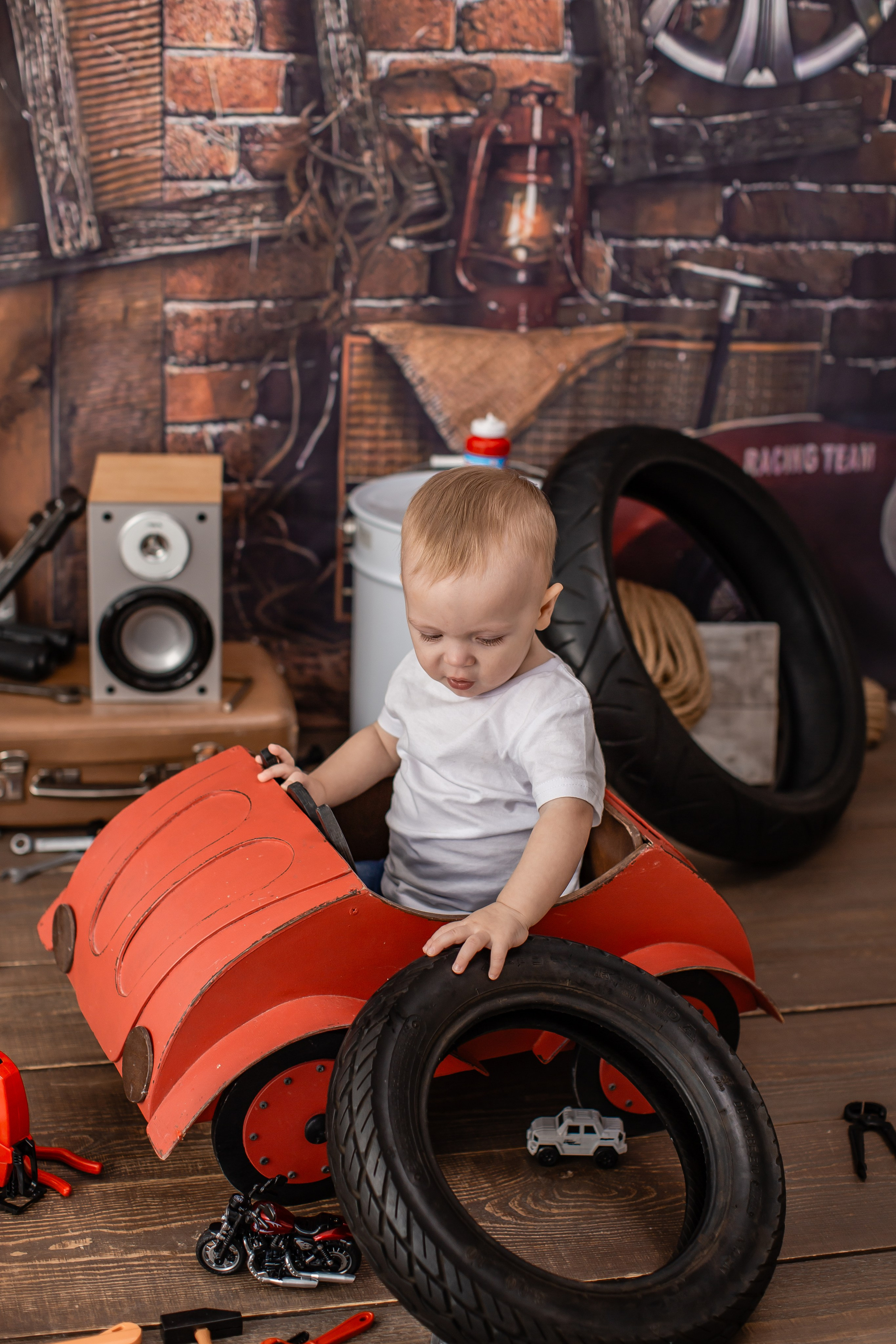 Фотодень " ГАРАЖ «(для 1-4 года) 20.09.26 г запись идёт. Детский семейный фотограф на первый годик город Новосибирск Дымова Светлана пакеты всё включено 1-3 года