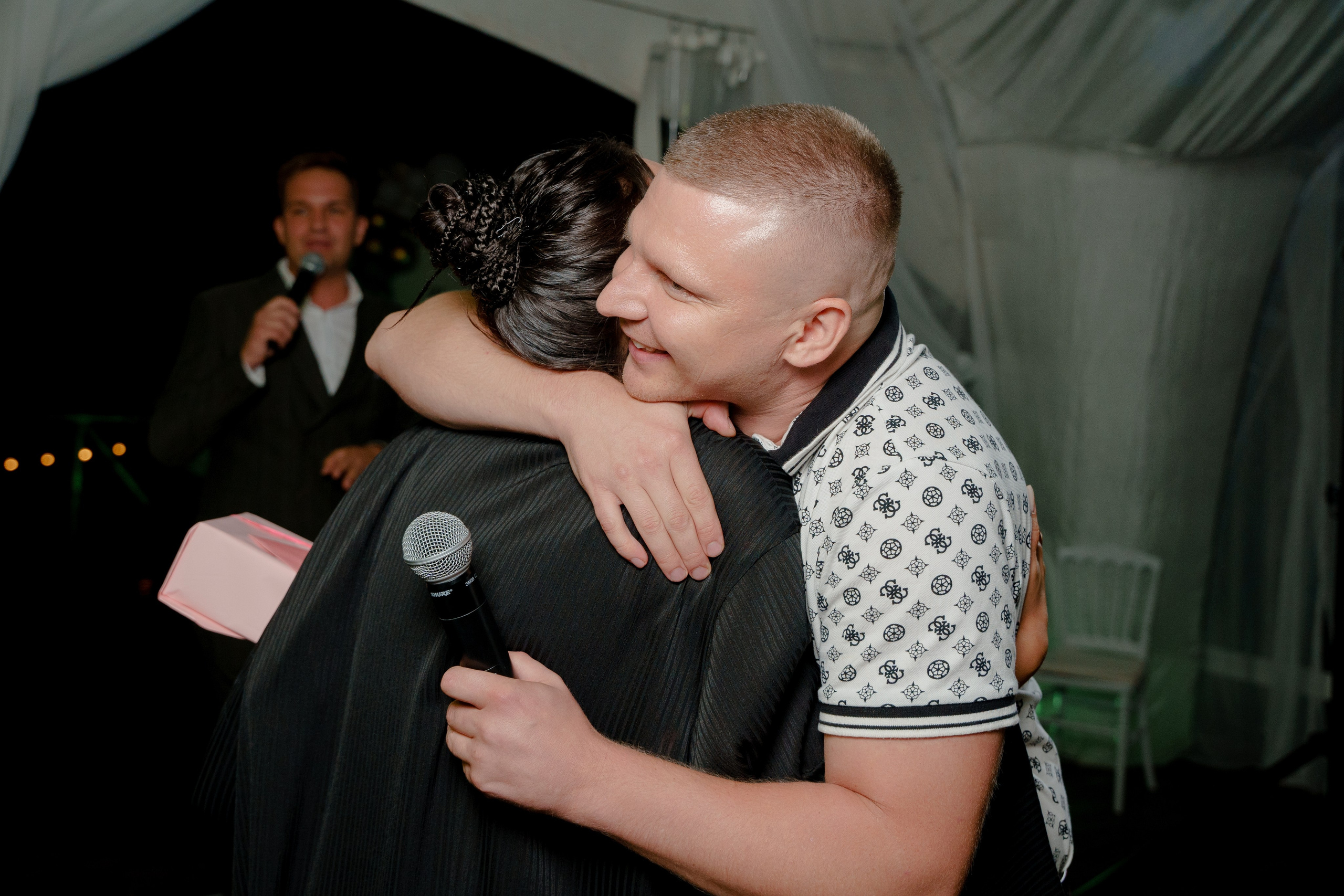 День рождения в шатре на водохранилище. Репортажный фотограф Москва Сергей Дружинин