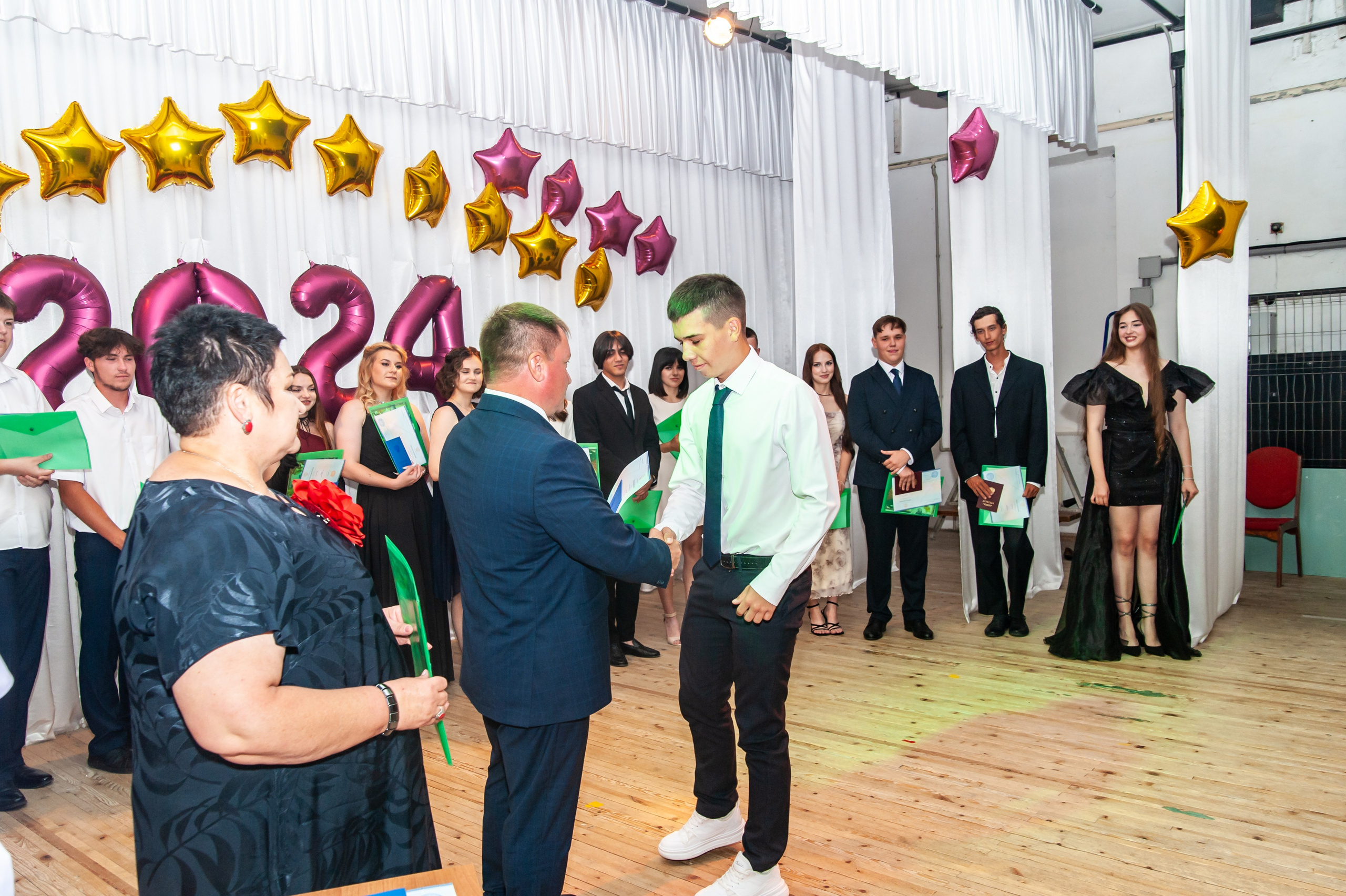 Выпускной МАОУ СОШ № 17 им. Эдуарда Есаяна. Свадебный и семейный фотограф Денис Лукьянов в Краснодаре, Краснодарском крае и Республике Крым