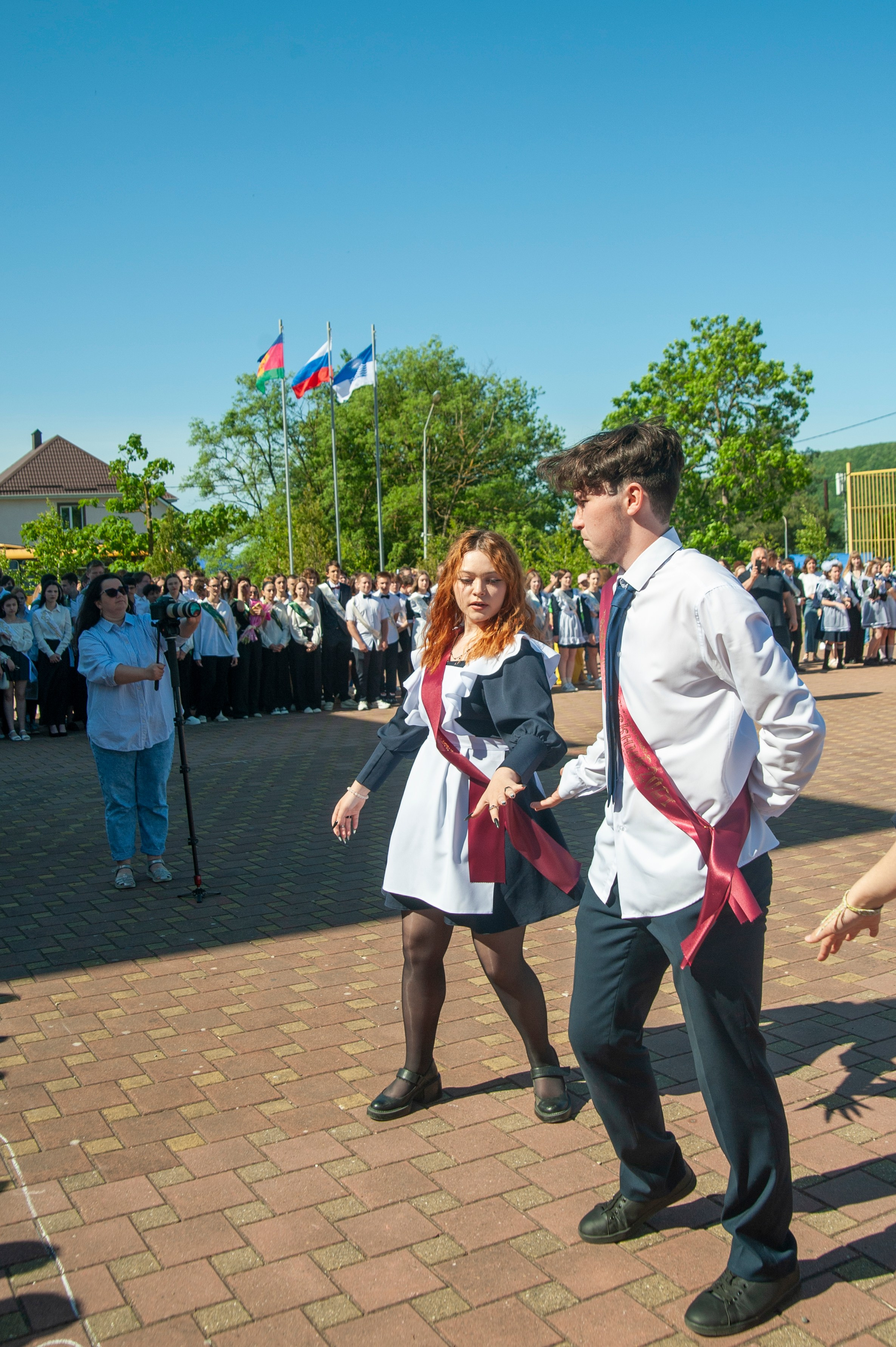 Последний Звонок МАОУ СОШ № 17 им. Эдуарда Есаяна — Архипо-Осиповка. Свадебный и семейный фотограф Денис Лукьянов в Краснодаре, Краснодарском крае и Республике Крым