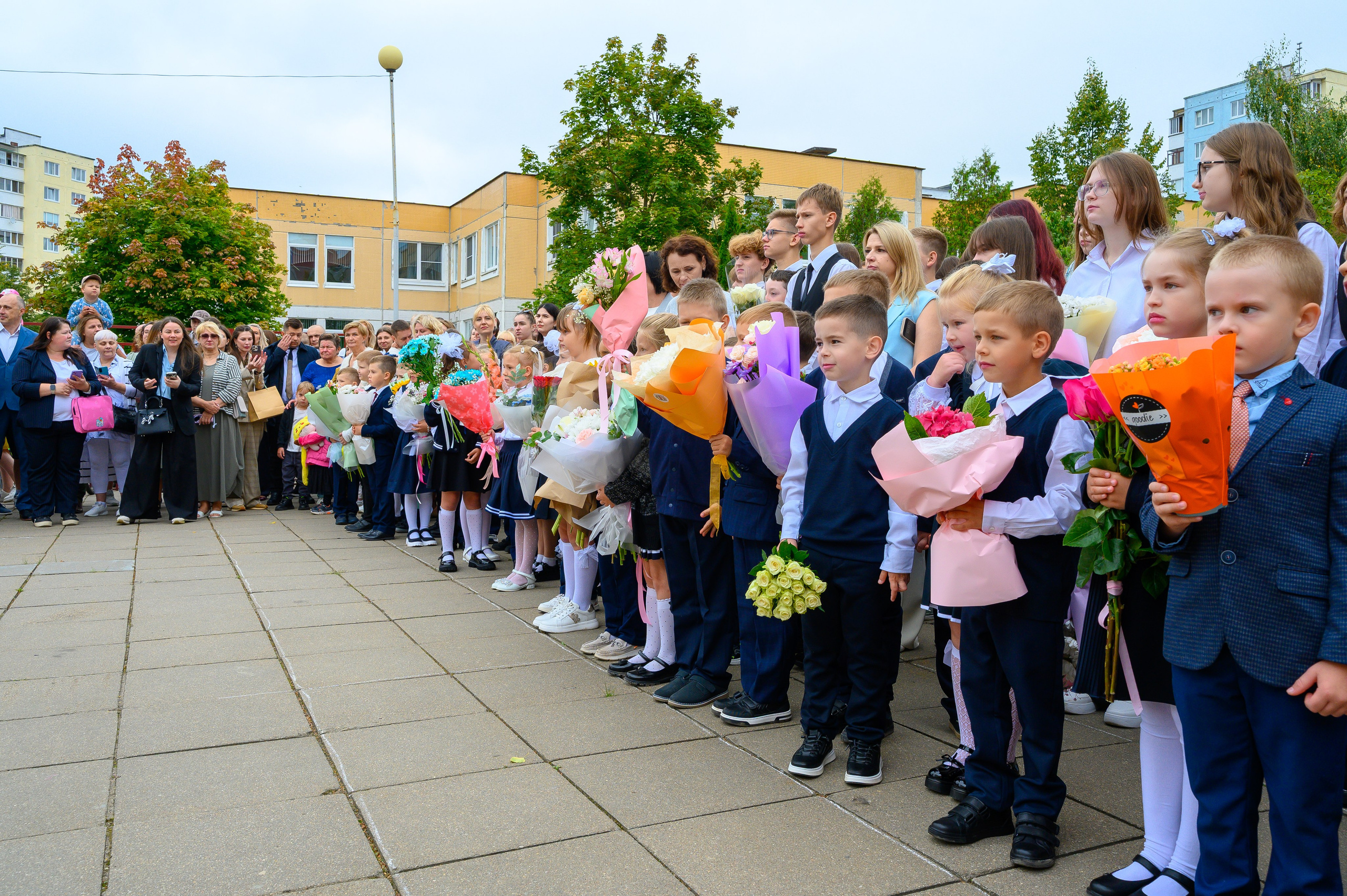 Вот звучит первый звонок, перед этим долгое приготовление к новому этапу в жизни, Яромир идет в школу. Фотоуслуги, услуги фотографа, фотографирование важных событий