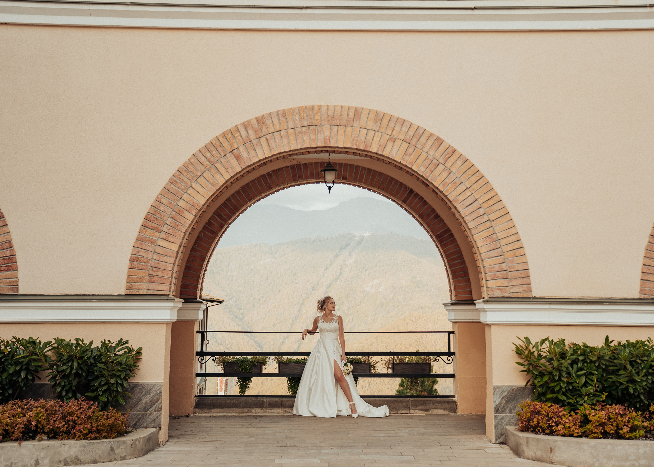 Свадебная фотосессия на море и в горах в Сочи. Алина Бернд — свадебный и индивидуальный фотограф в Сочи и Адлере