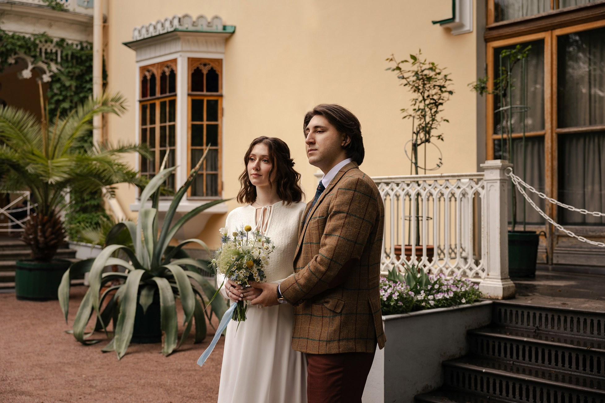 Киношная эстетика свадебного дня, профессиональная журнальная ретушь фото