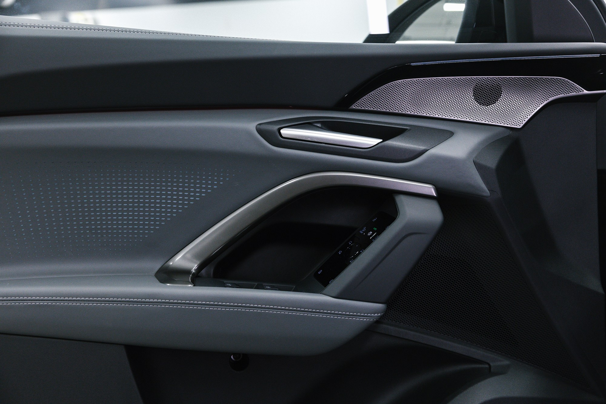 Audi Q5  40 TFSI 2.0 S tronic (204 л. с.). Автосалон «Х-Авто»