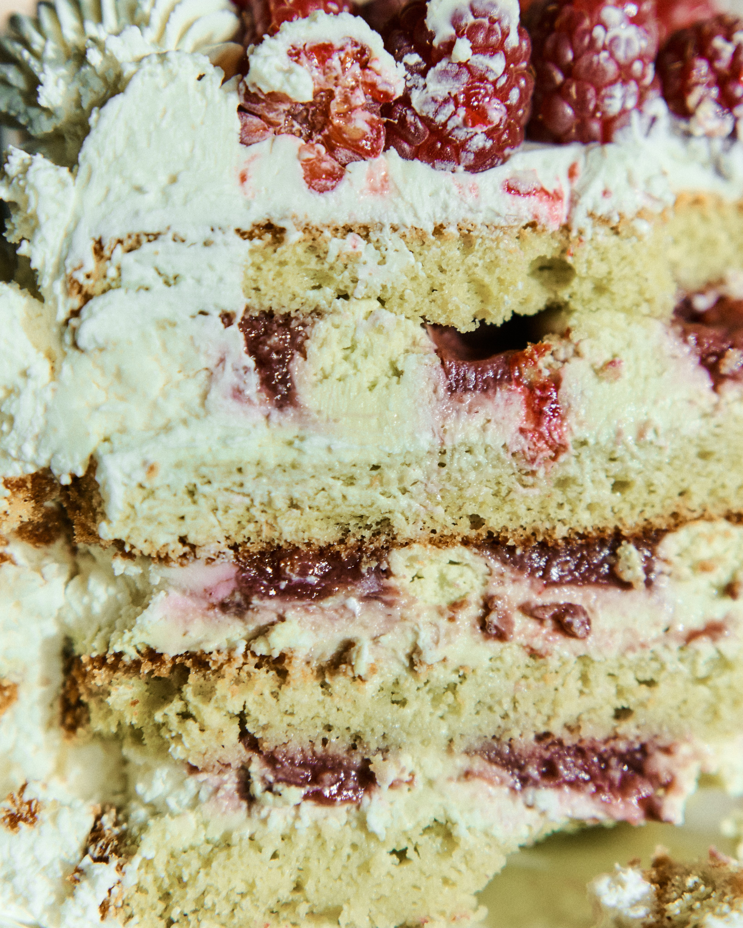 Свадебный торт в разрезе