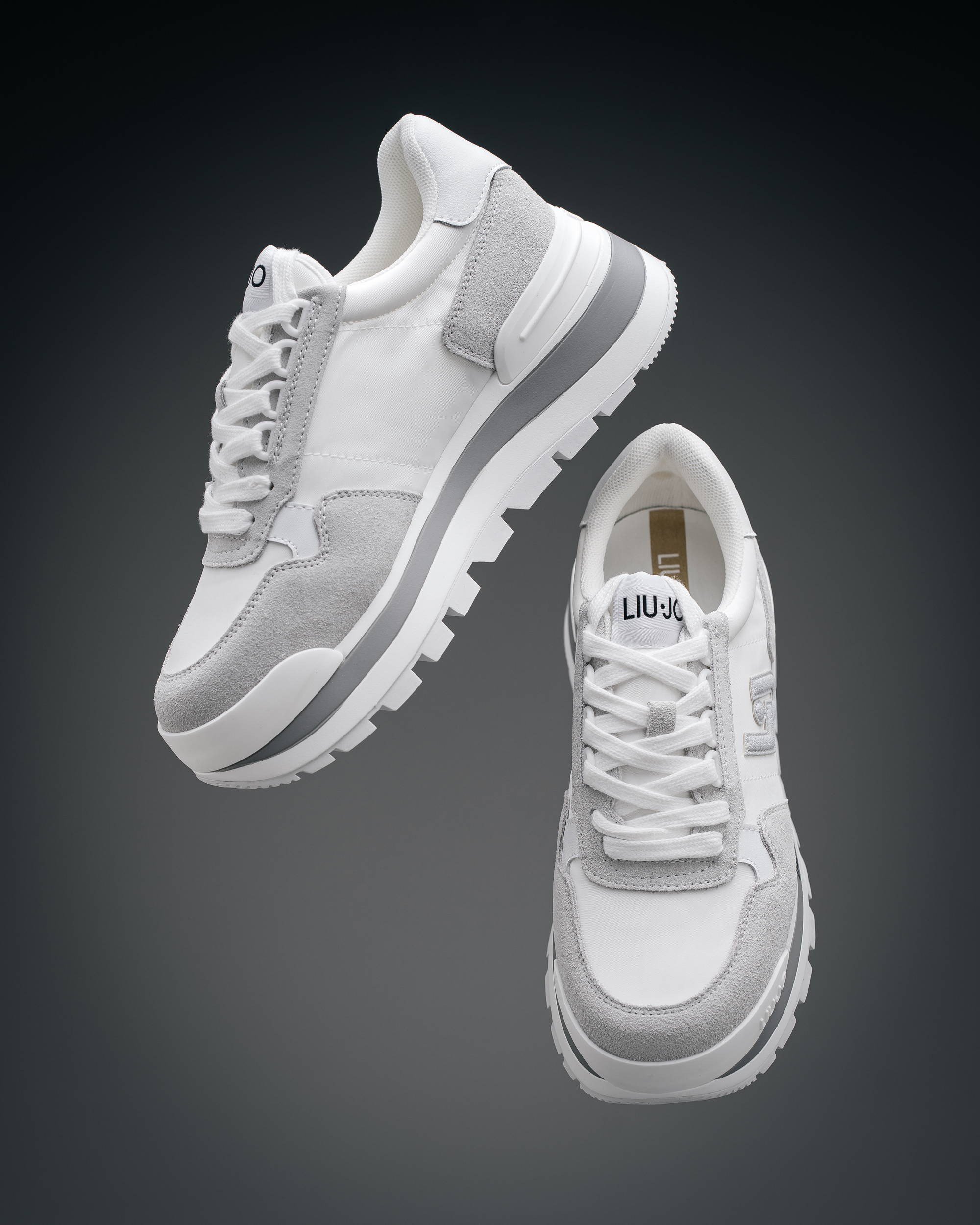 фотосъёмка кроссовок  на фоне краснодар