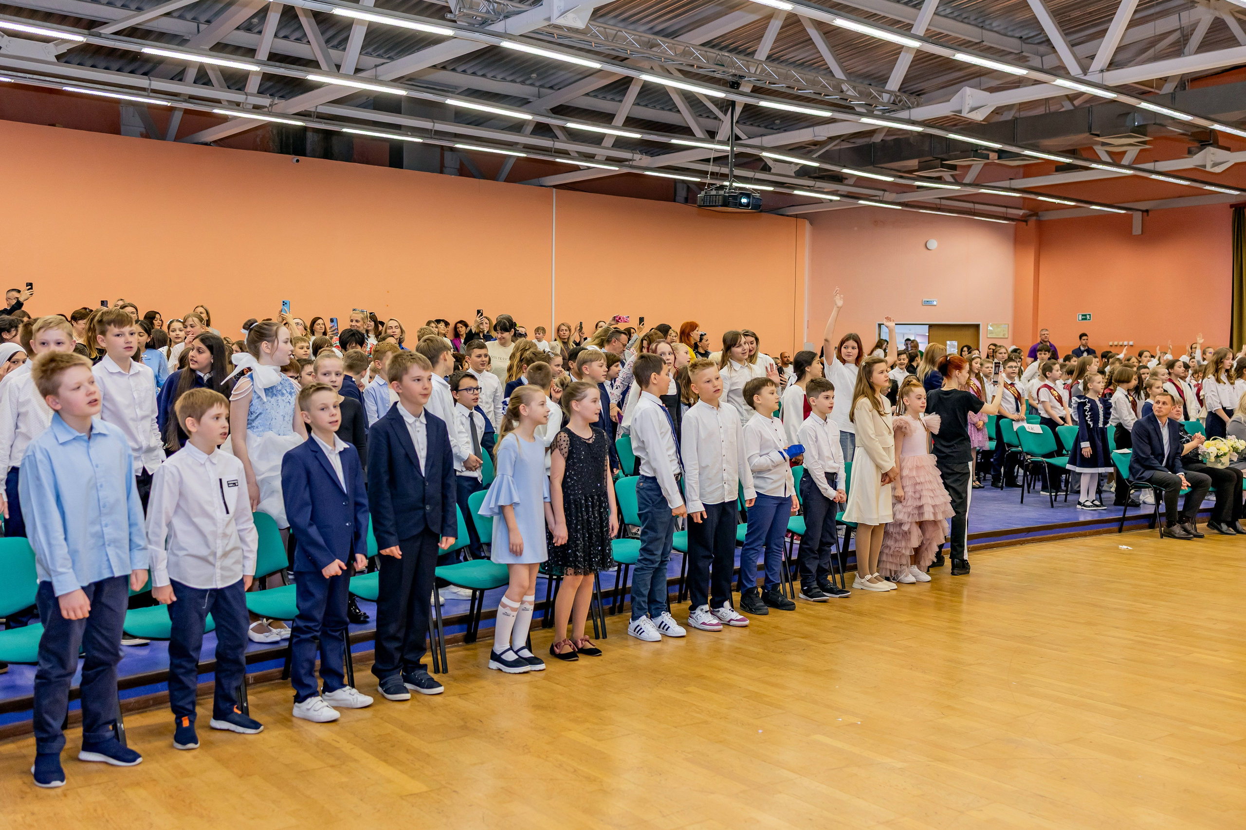 Выпускной праздник в начальной школе. Фотограф и видеограф Москва. Свадебный фотограф, видеограф. Выпускные альбомы. Оживающие альбомы