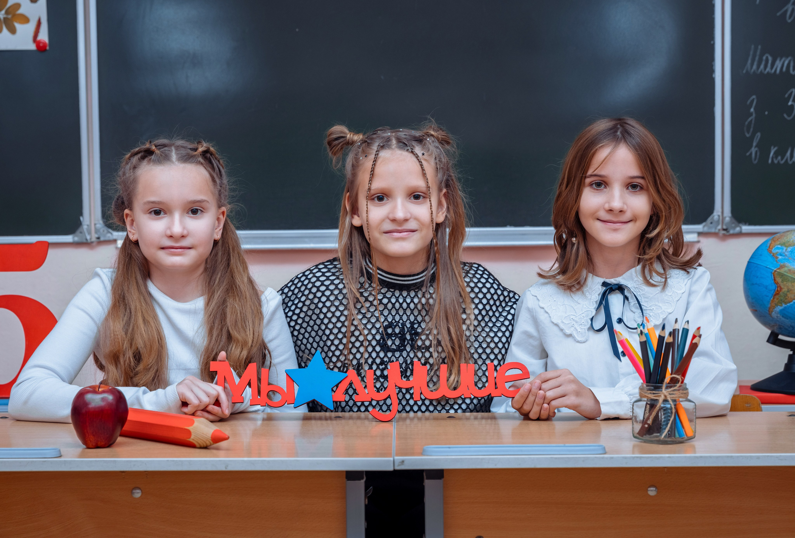 Начальные классы. Выпускные школьные фото­альбомы для школ и детских садов в Волгограде и Волжском