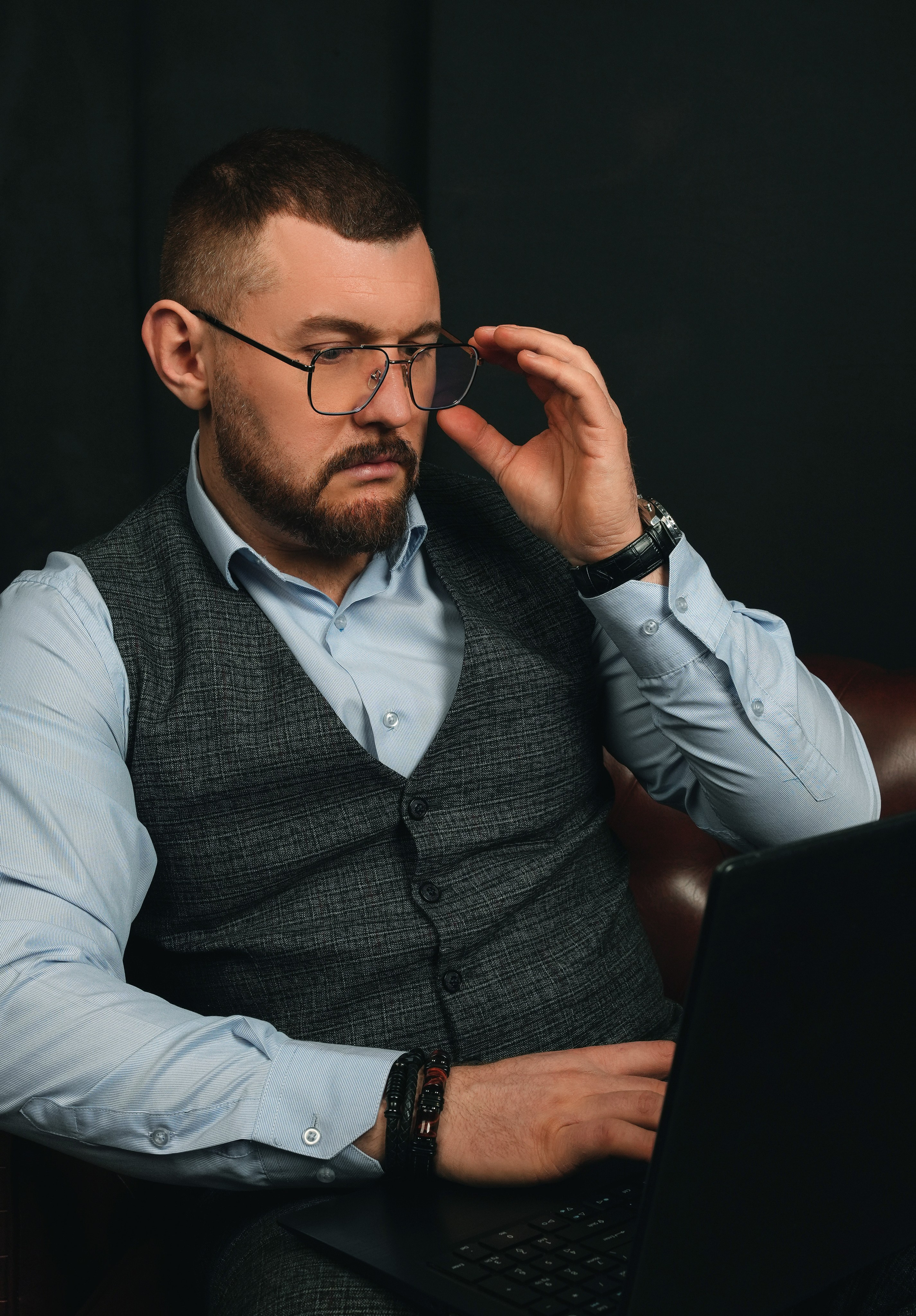 Бизнес-портрет в Новосибирске | Фотосессия для руководителей | MIGDA PHOTO. Фотограф в Новосибирске для свадеб, репортажа и бизнеса| MIGDA PHOTO