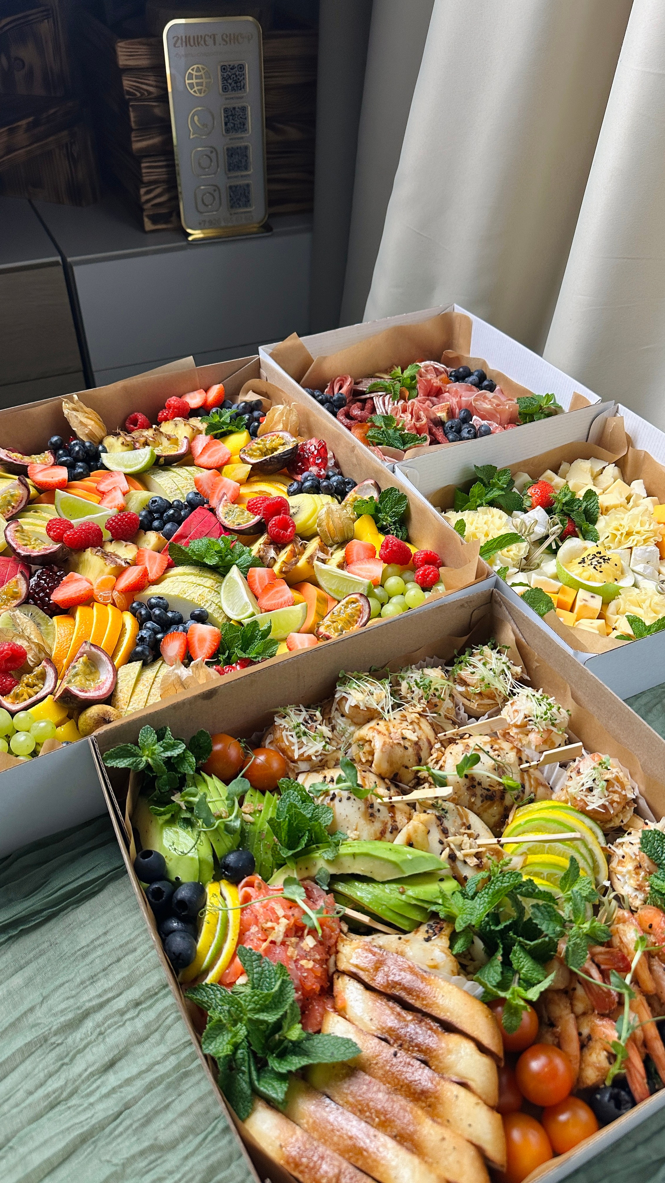 ГастроБоксы. Выездной кейтеринг, съедобные букеты, торты и сладости на заказ