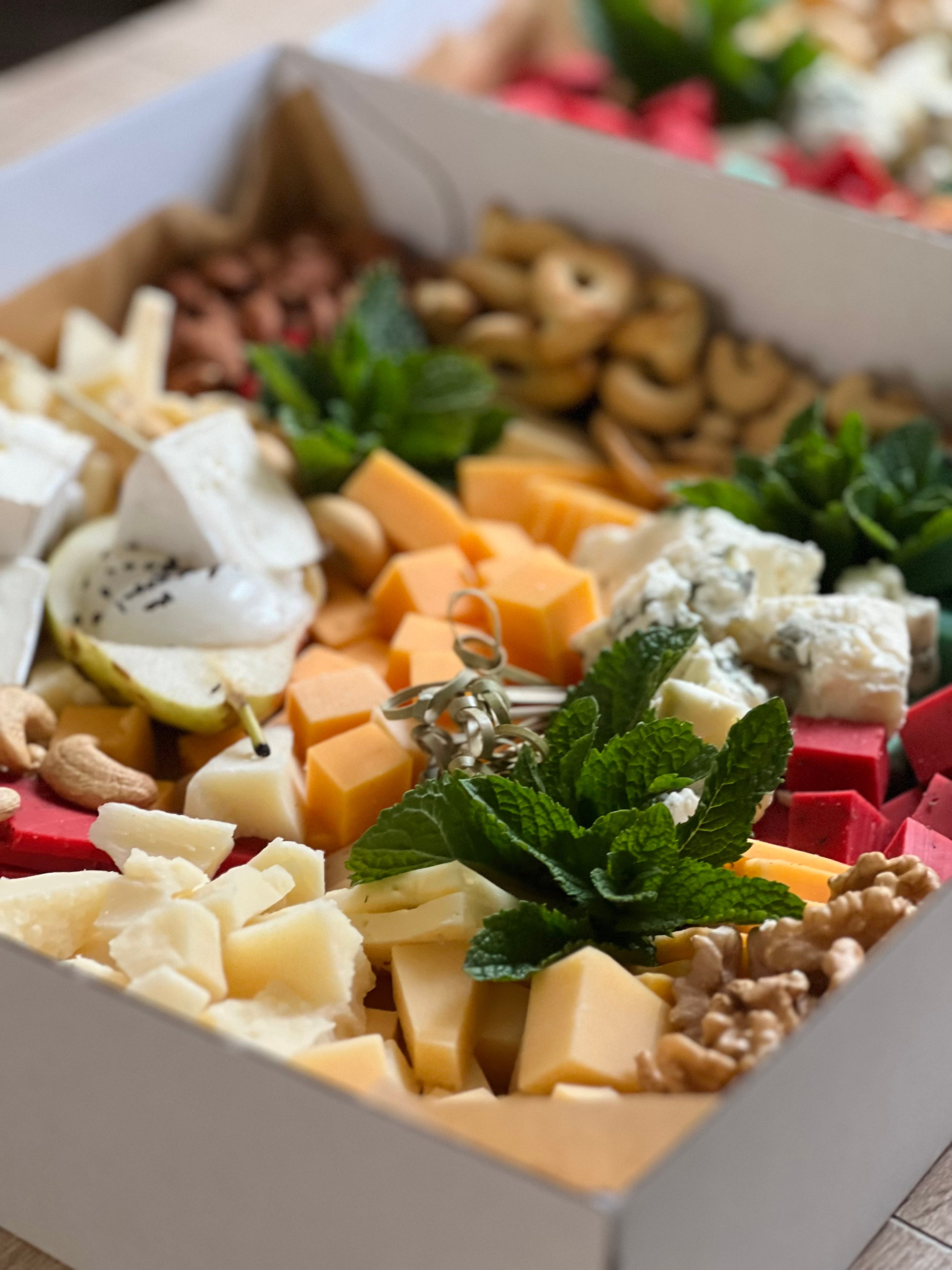 ГастроБоксы. Выездной кейтеринг, съедобные букеты, торты и сладости на заказ