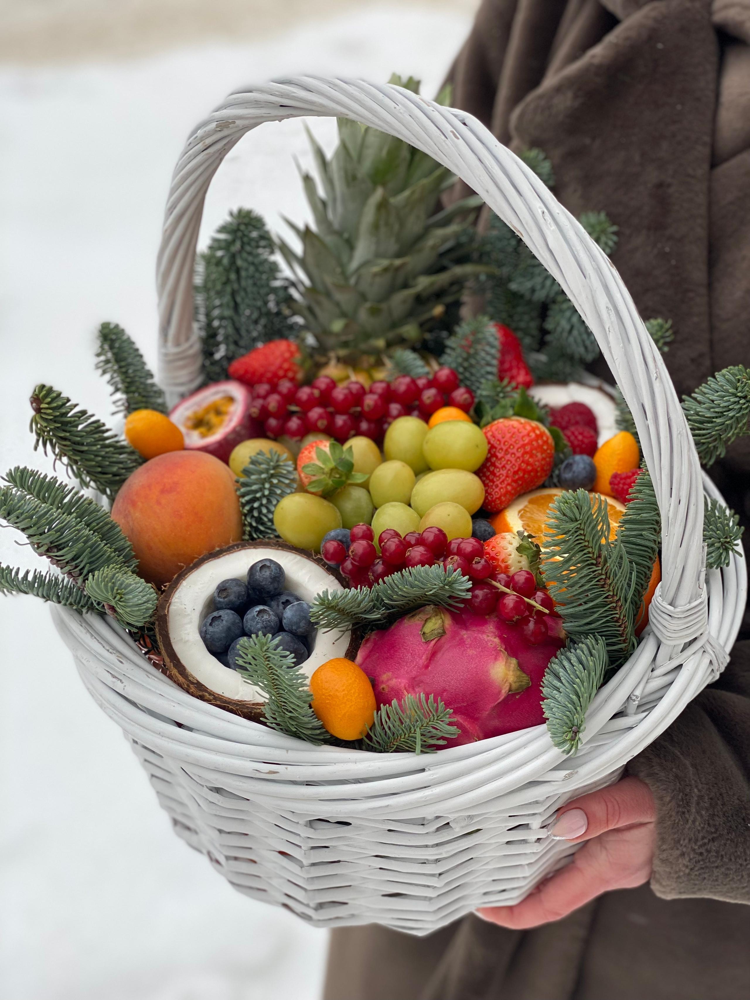 Корзины. Выездной кейтеринг, съедобные букеты, торты и сладости на заказ
