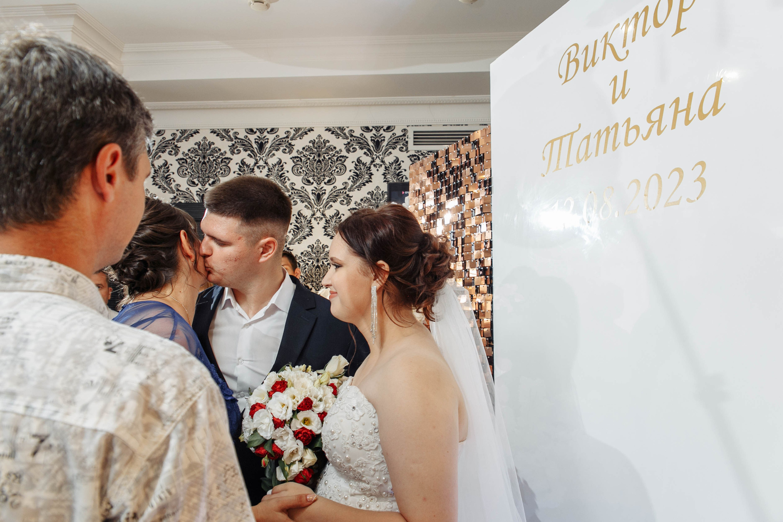 Татьяна и Виктор: настоящая русская свадьба. Событийный фотограф Максим Бескоровайновнов