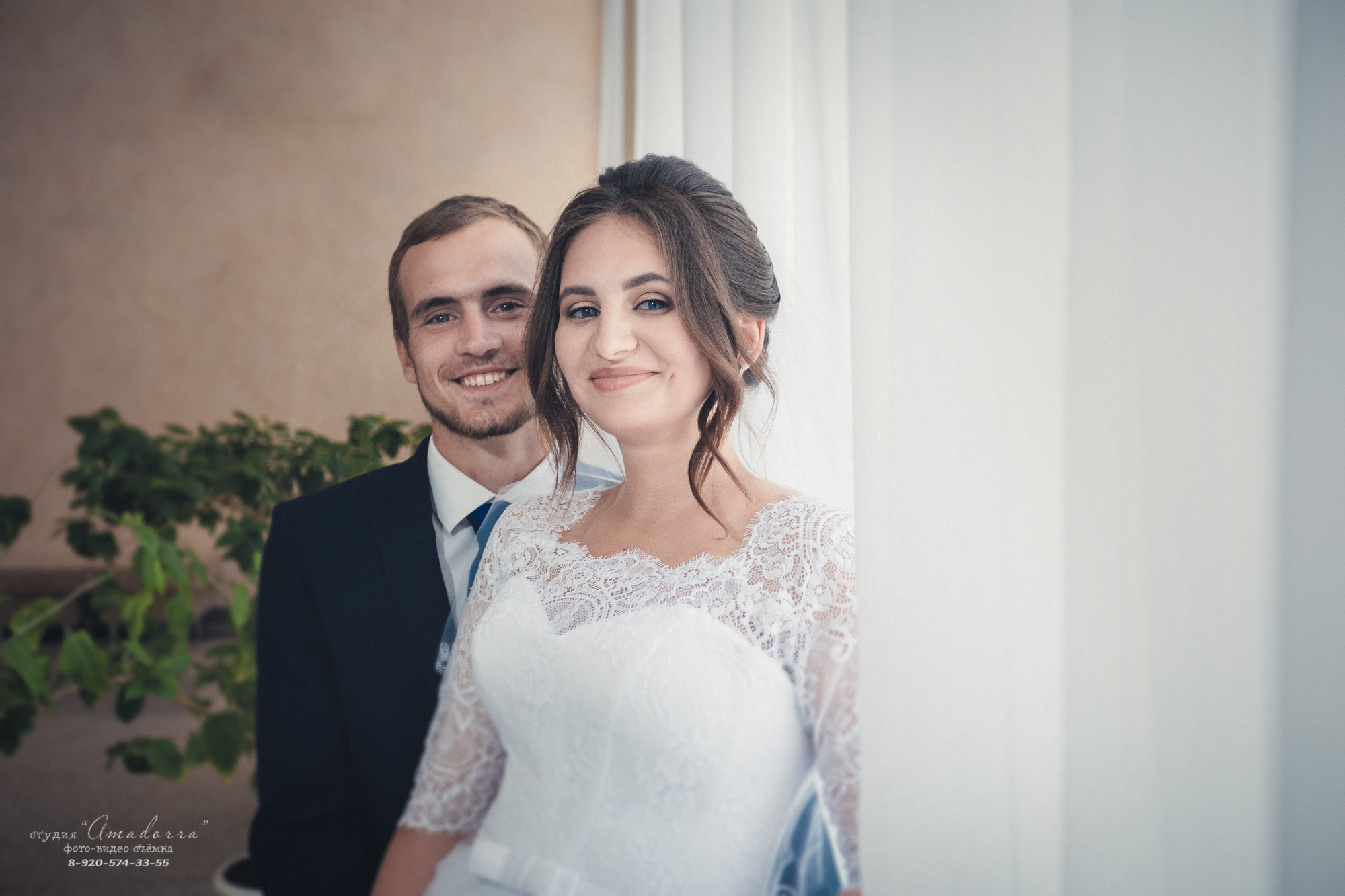 Свадебный день — яркое воспоминание в жизни молодых. Свадебный фотограф передаёт настоящие эмоции в каждом кадре вашей свадьбы. свадебный фотограф делает этот день памятным.