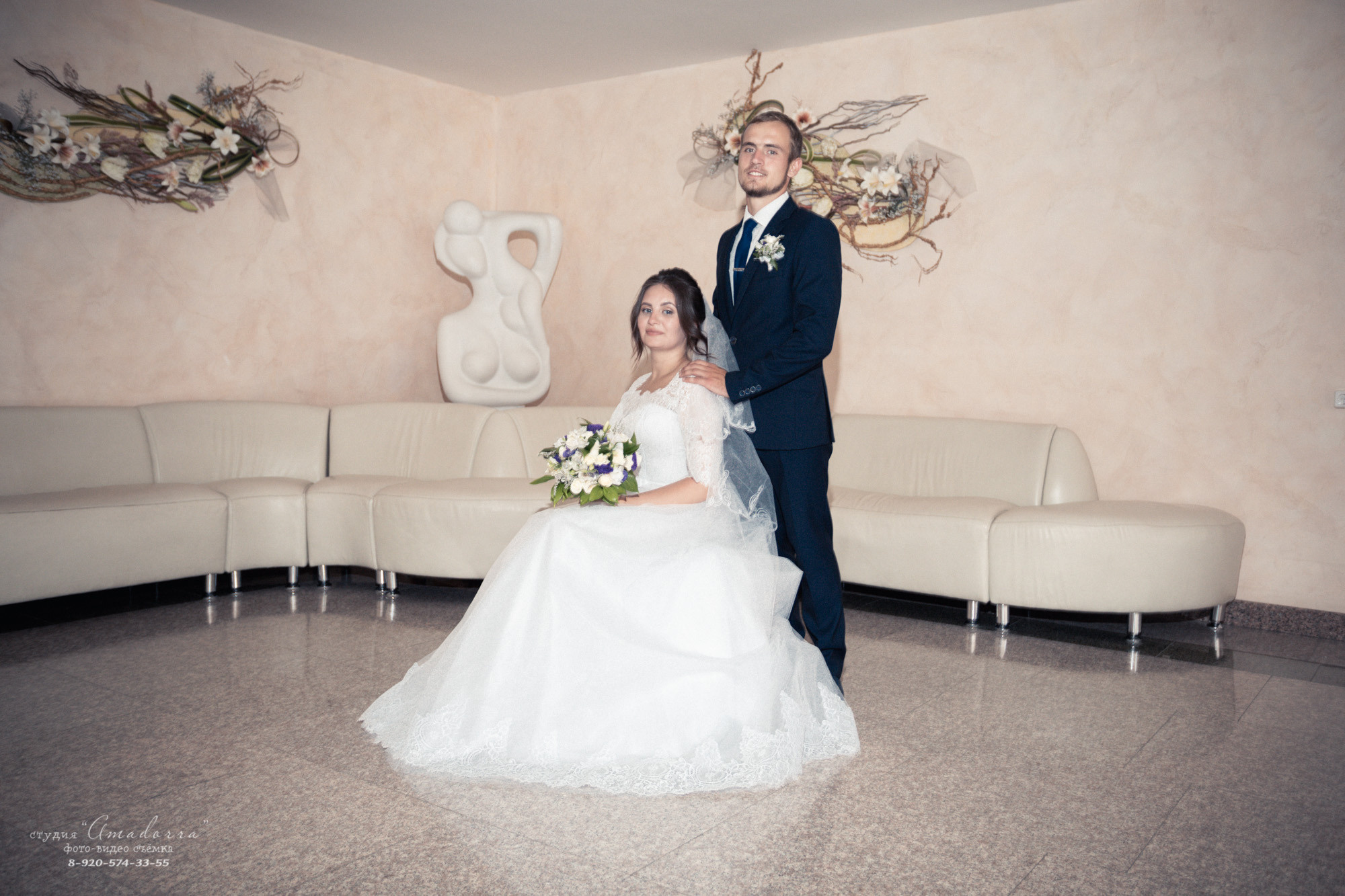 Свадебный день — яркое воспоминание в жизни молодых. Свадебный фотограф передаёт настоящие эмоции в каждом кадре вашей свадьбы. свадебный фотограф делает этот день памятным.