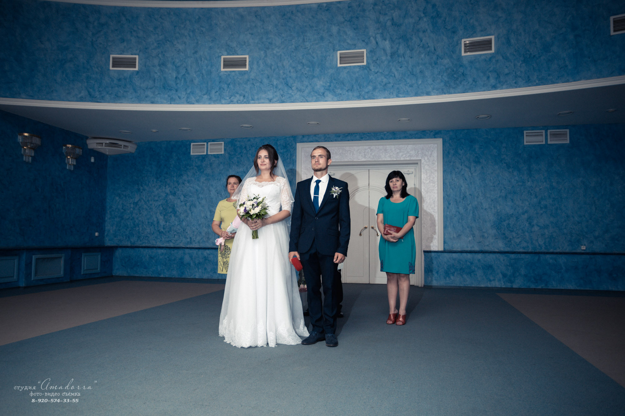 Свадебный день — яркое воспоминание в жизни молодых. Свадебный фотограф передаёт настоящие эмоции в каждом кадре вашей свадьбы. свадебный фотограф делает этот день памятным.