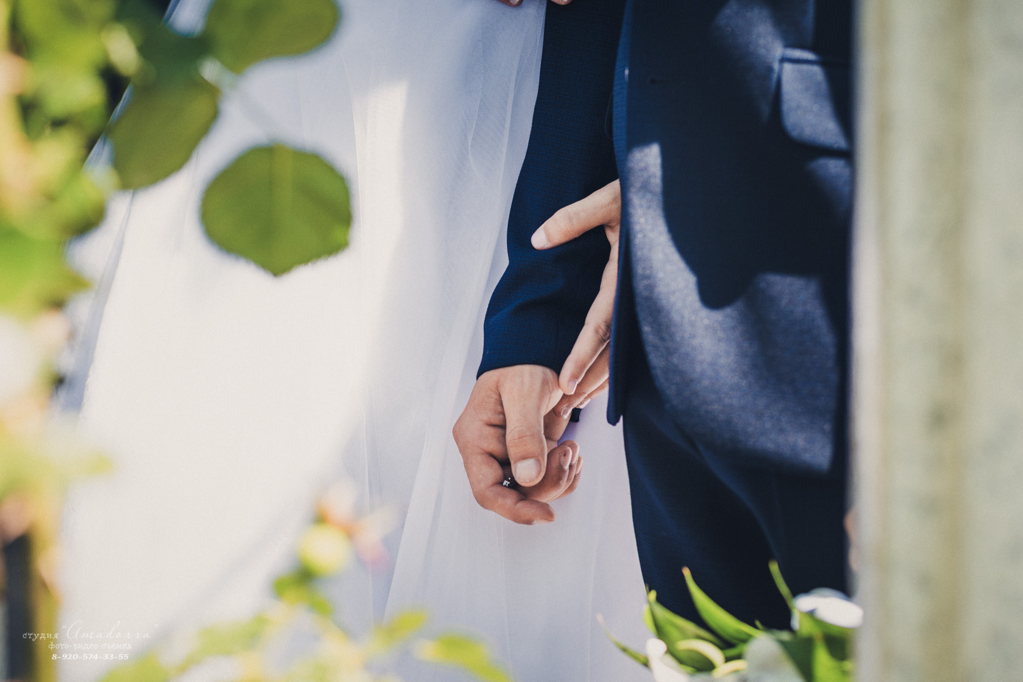 Свадебный день — яркое воспоминание в жизни молодых. Свадебный фотограф передаёт настоящие эмоции в каждом кадре вашей свадьбы. свадебный фотограф делает этот день памятным.