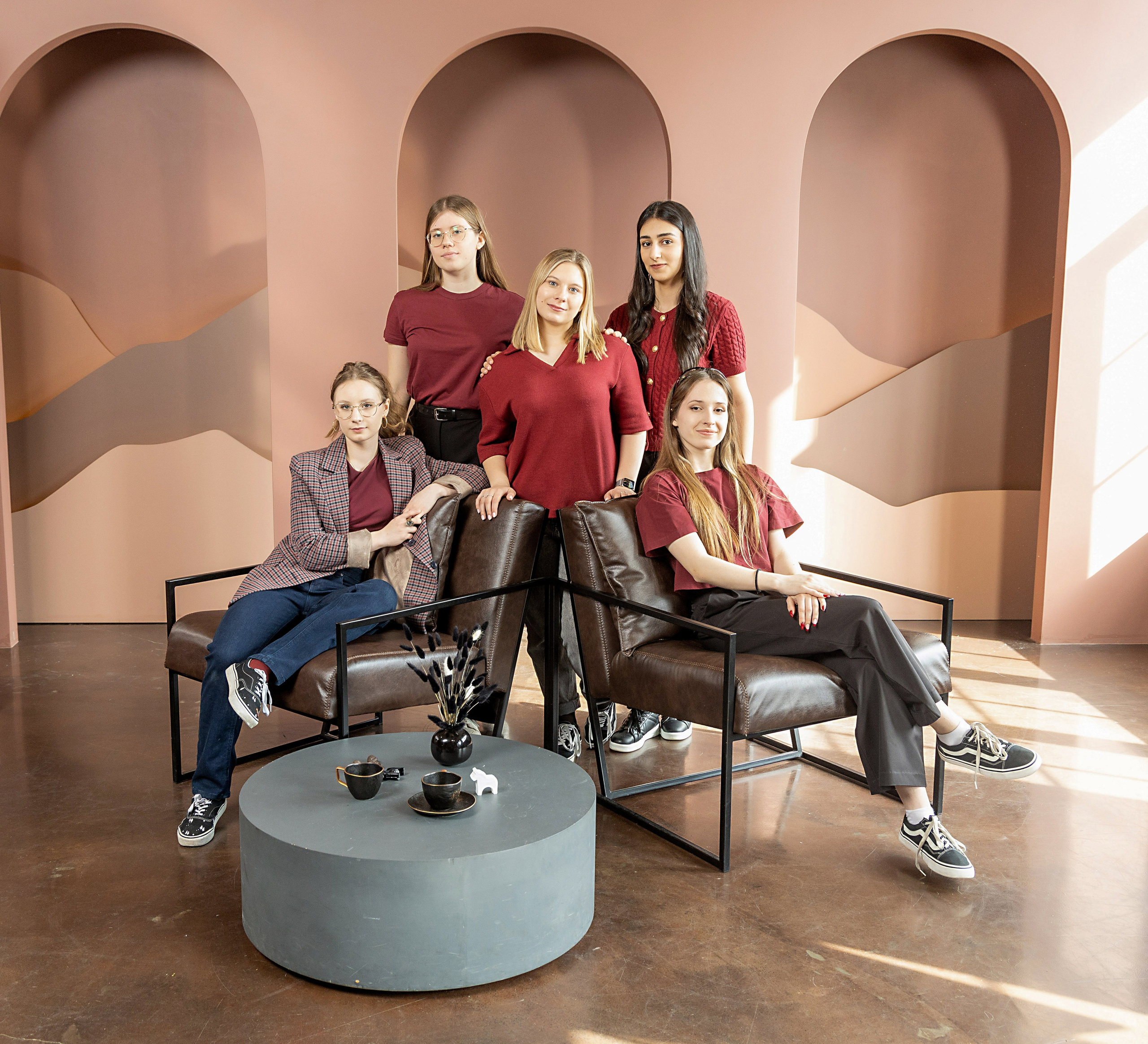 Зал «Тесла». Фотостудия для школьной фотосессии. Выпускные альбомы в Москве и Подмосковье