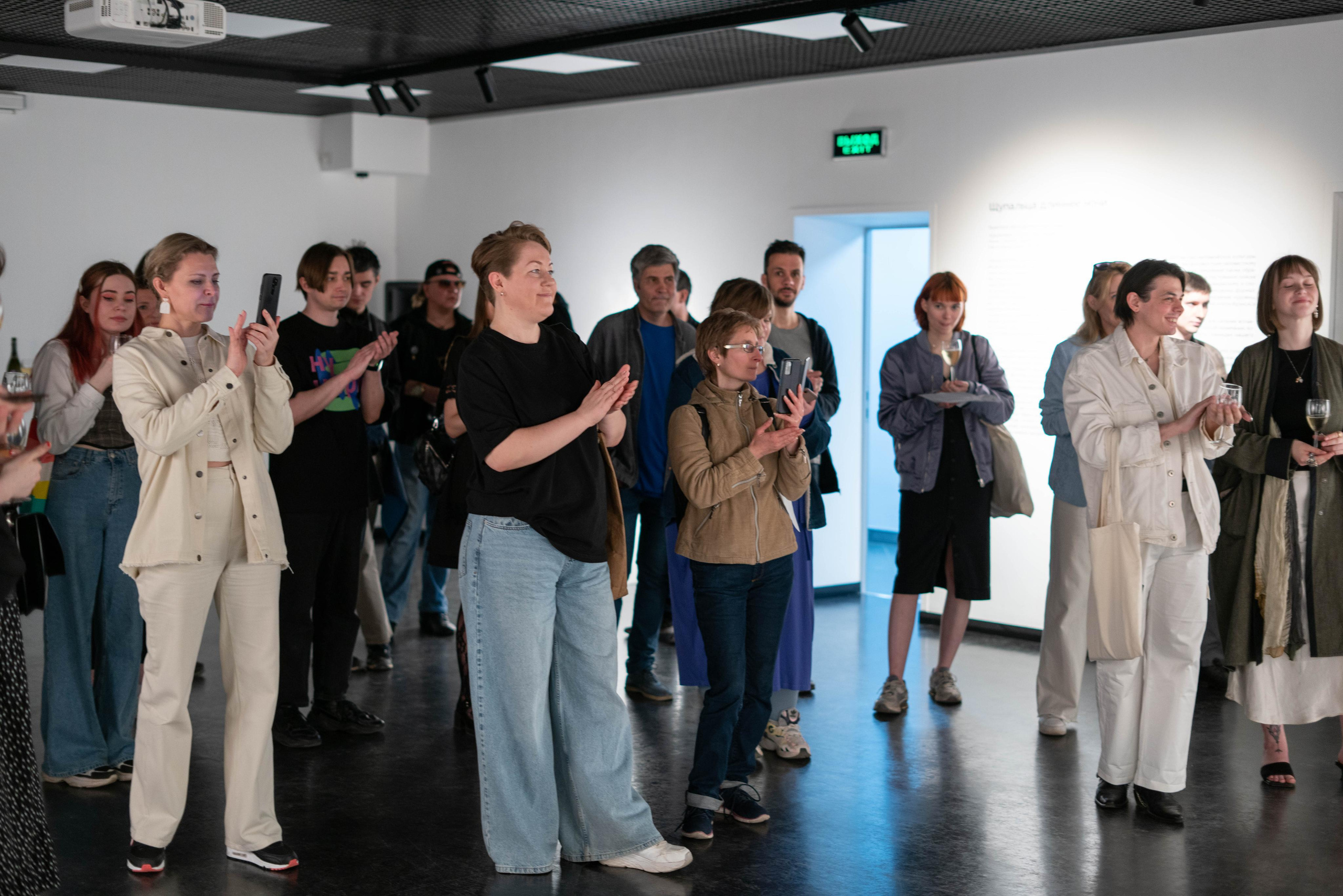 Открытие выставки «Щупальца длиннее ночи». Фотограф Павел Шальнев