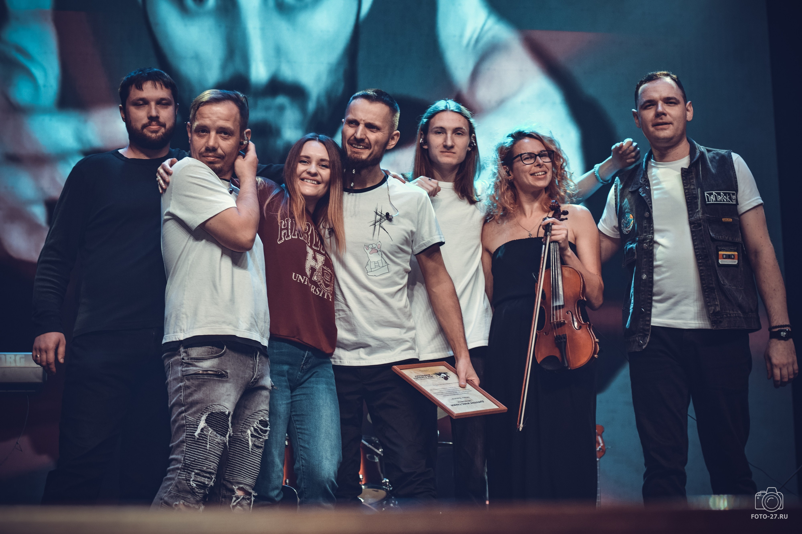 Антон Курдюмов фотограф в Хабаровске Рина Курдюмова фото27 foto27 Антон Дорофеев репортажный репортаж документалист Тони и Рина фотосоздатели ПаПаРоК Философия и любовь сольный концерт ОДОРА Хабаровск