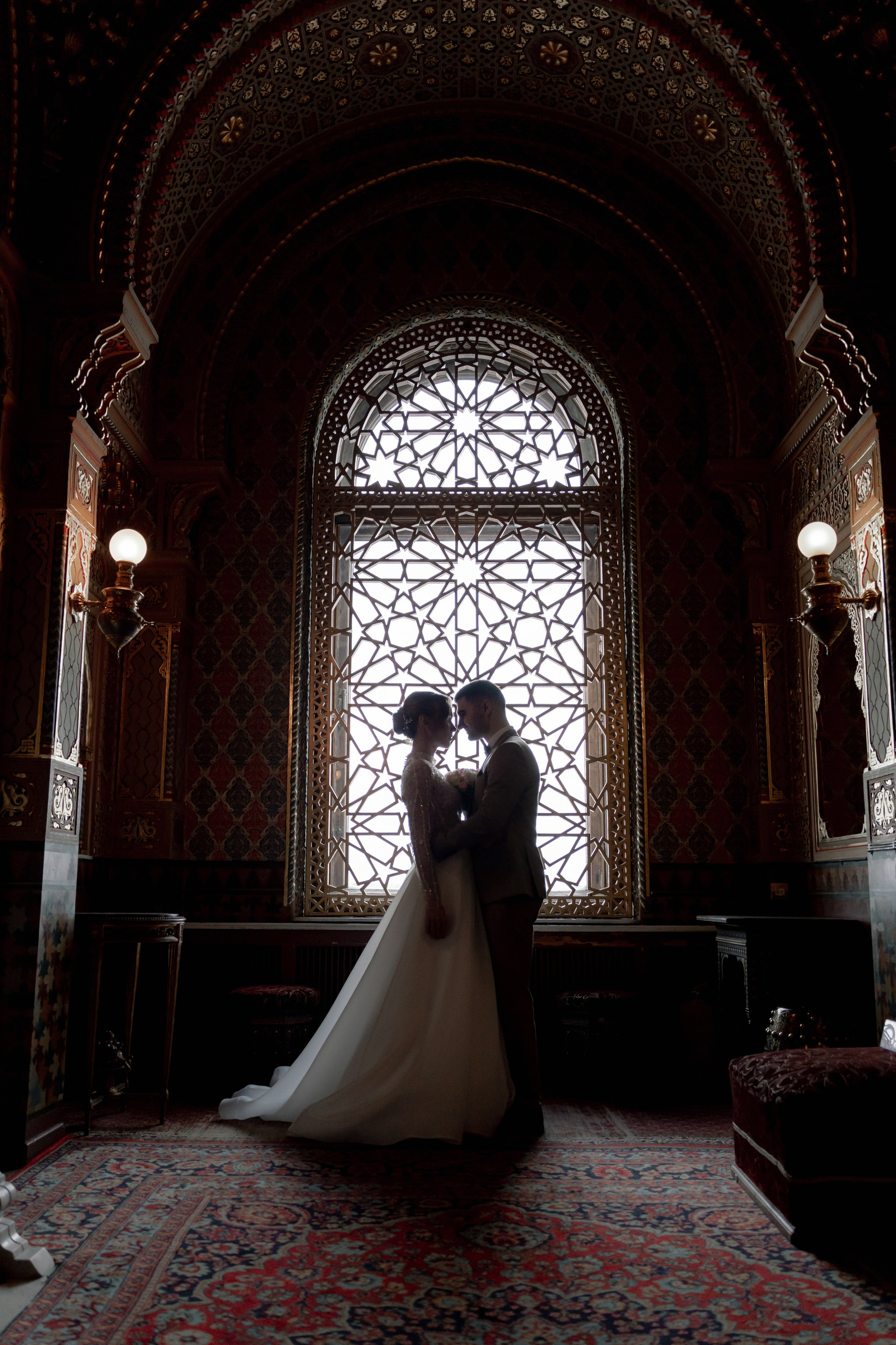 Жених и невеста в Доме ученых в Санкт-Петербурге. Свадебный фотограф Александр Невский в Санкт-Петербурге