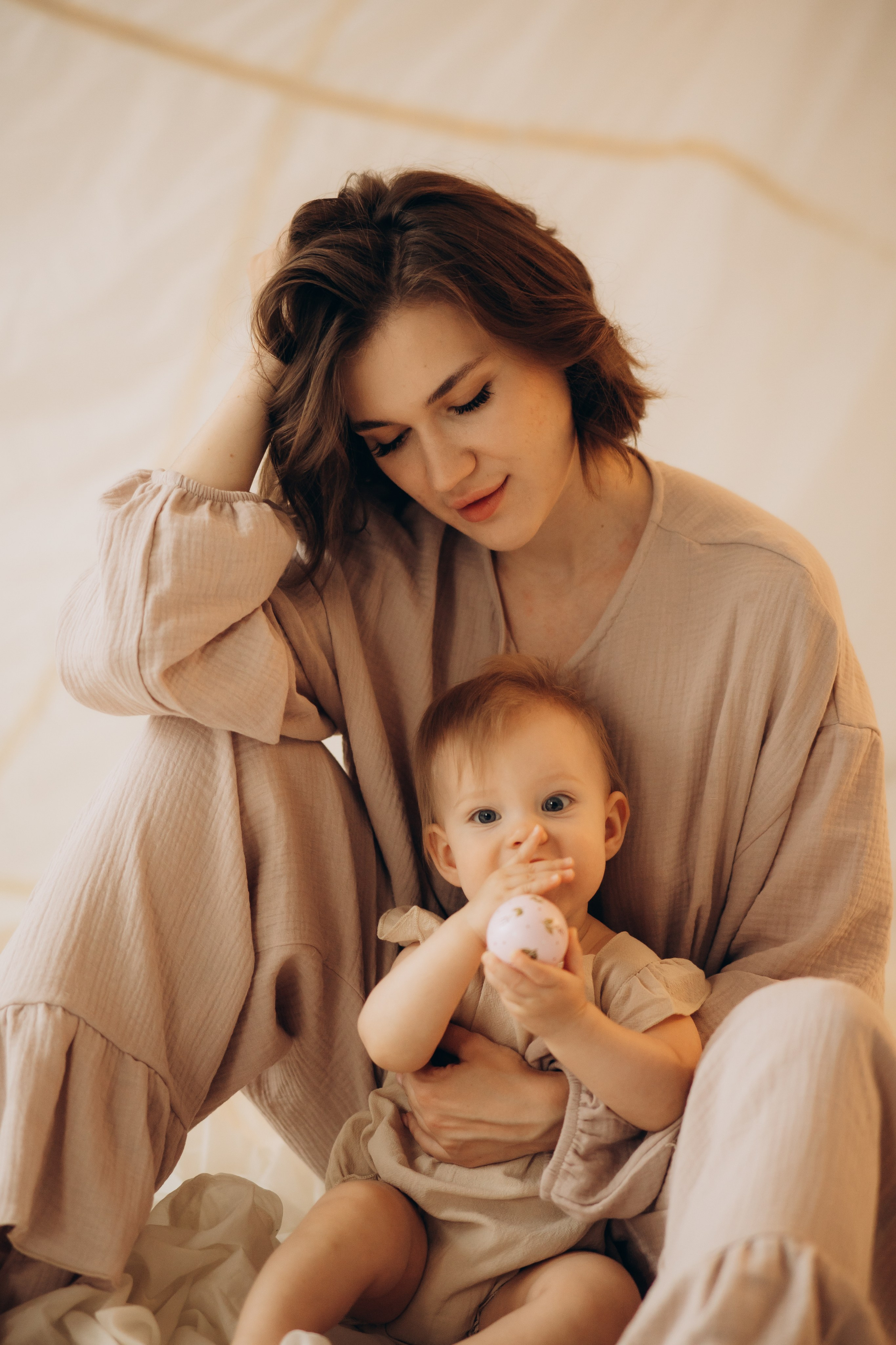 Фотосессия в тканях: мама и малышка. Семейный фотограф Москва Юлиана Фетисова