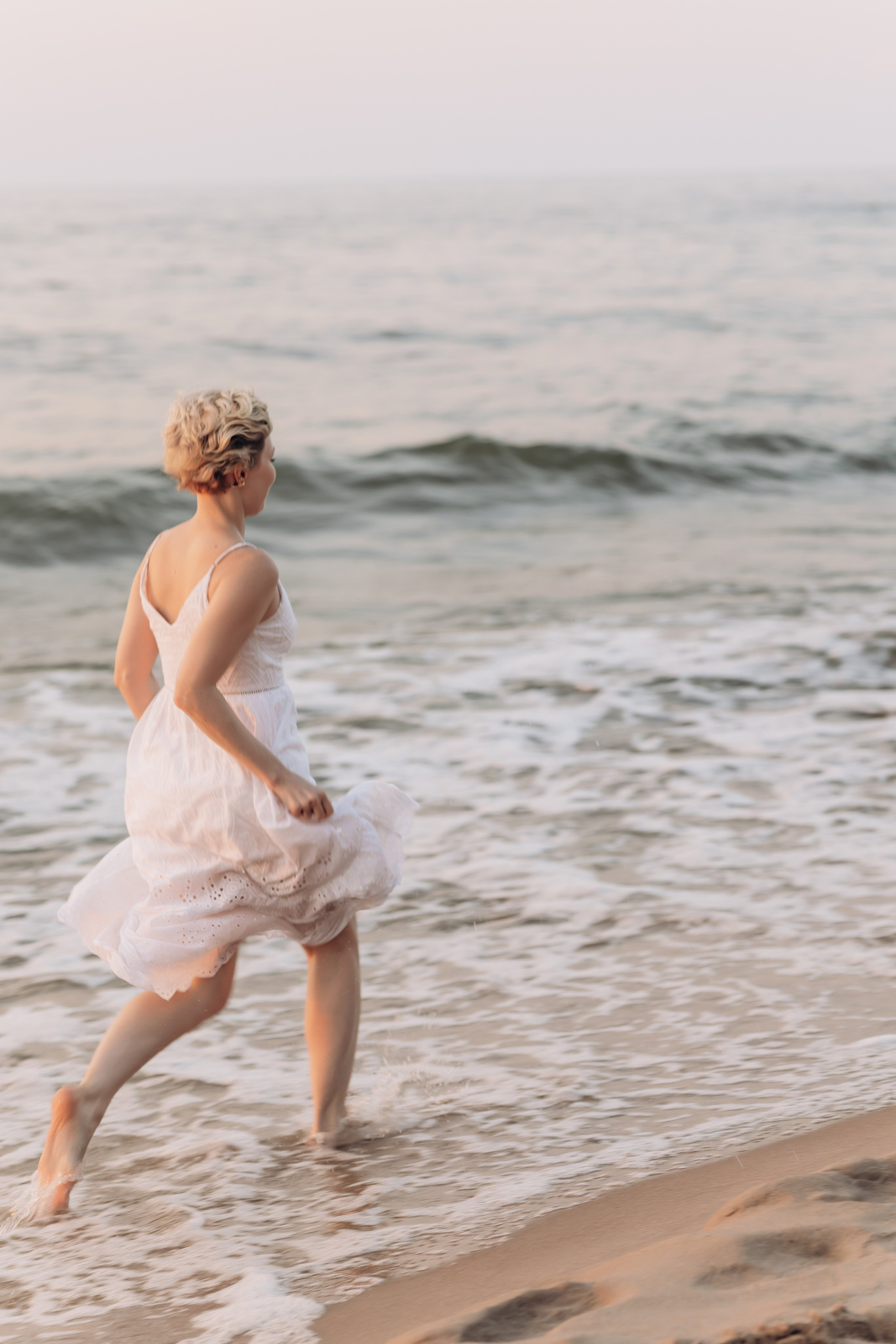 Подруги Пионеский Сосновый бор закат. Фотограф в Калининграде свадебная фотография, репортажная, фотосессии