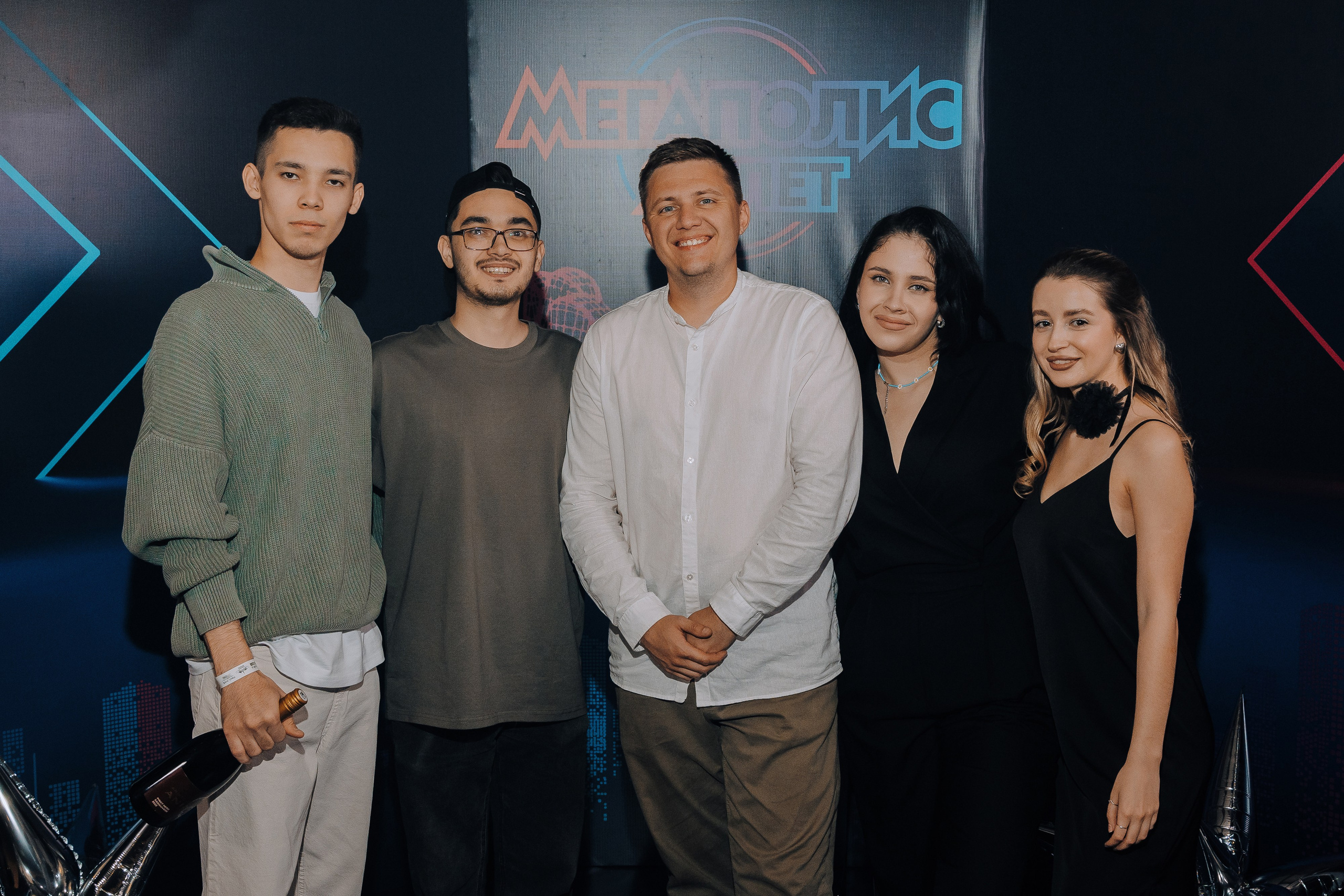 20 ЛЕТ МЕГАПОЛИС ЧЕЛЯБИНСК ХЕДЛАЙНЕР ЕЛКА. Репортажный фотограф Зуев Роман г. Челябинск