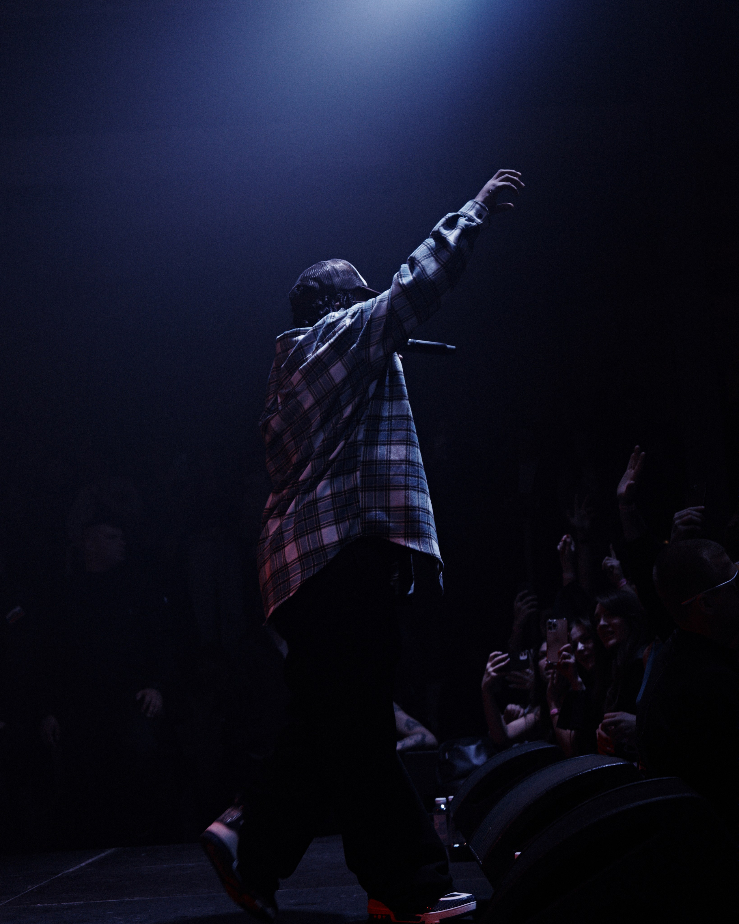 Azizi Gibson. NOIZOMAX Художественный фотограф в Дубай