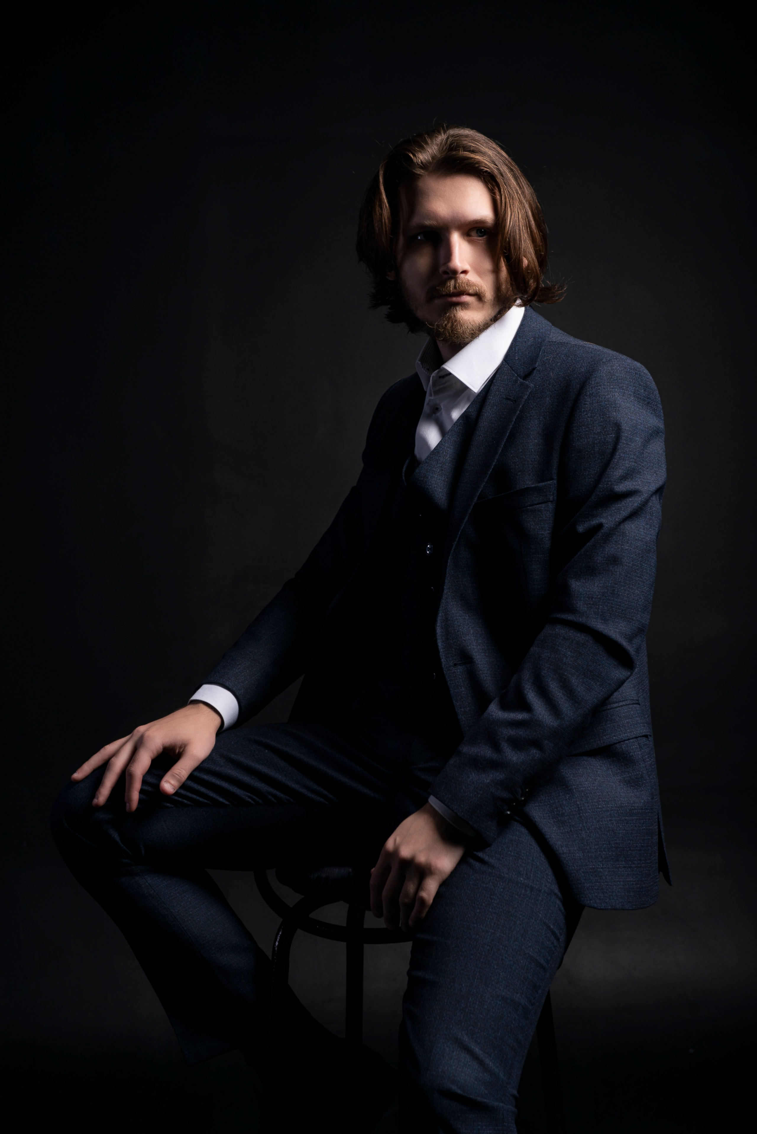 Мужская фотосессия, фотосессия для парня, мужчины, деловая фотосессия, портретная в студии, в Москве. Фото-ВидеоПродакшен для экспертов и брендов