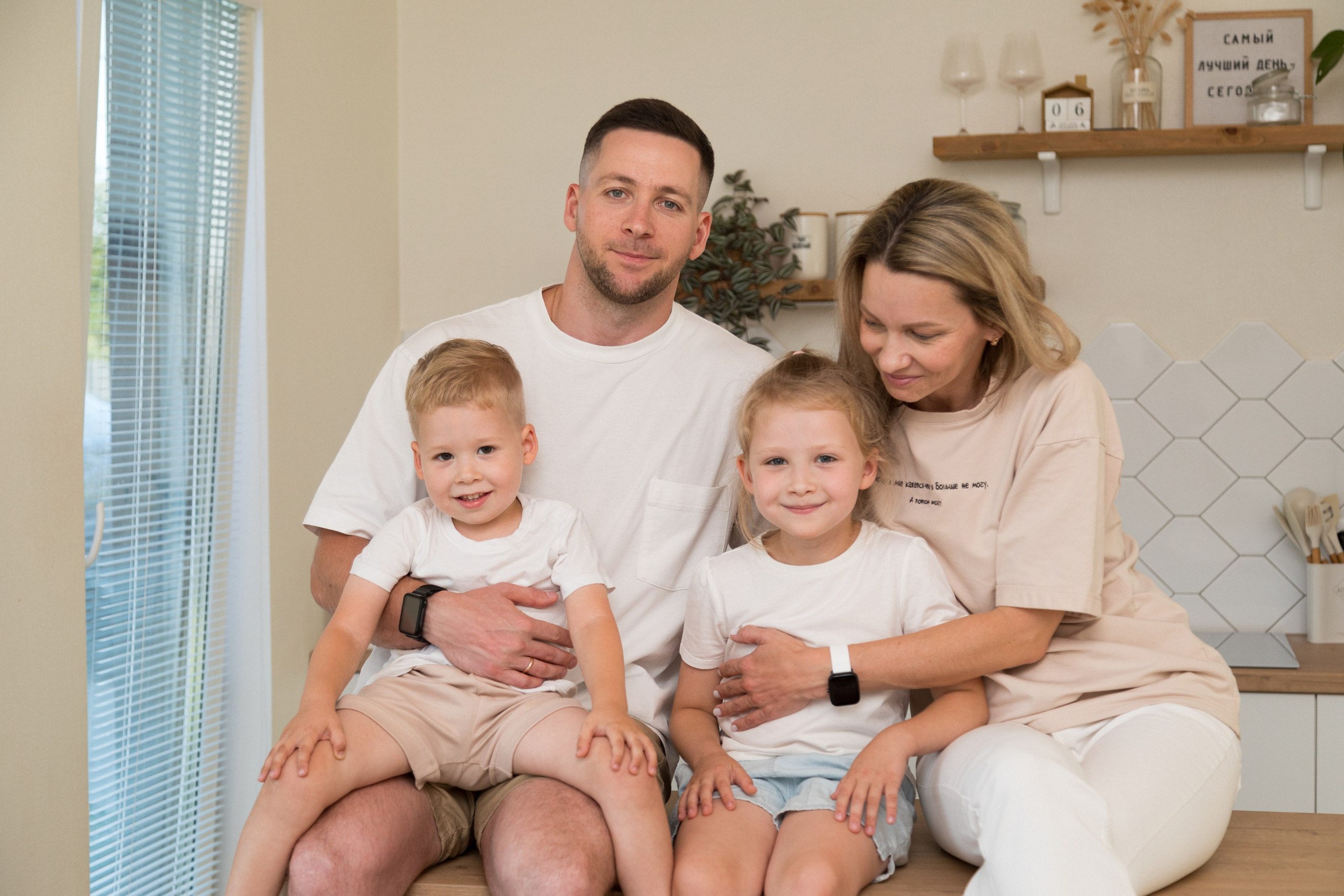 Семейная фотосессия дома. Детский и контент фотограф Надя Волкова Санкт-Петербург