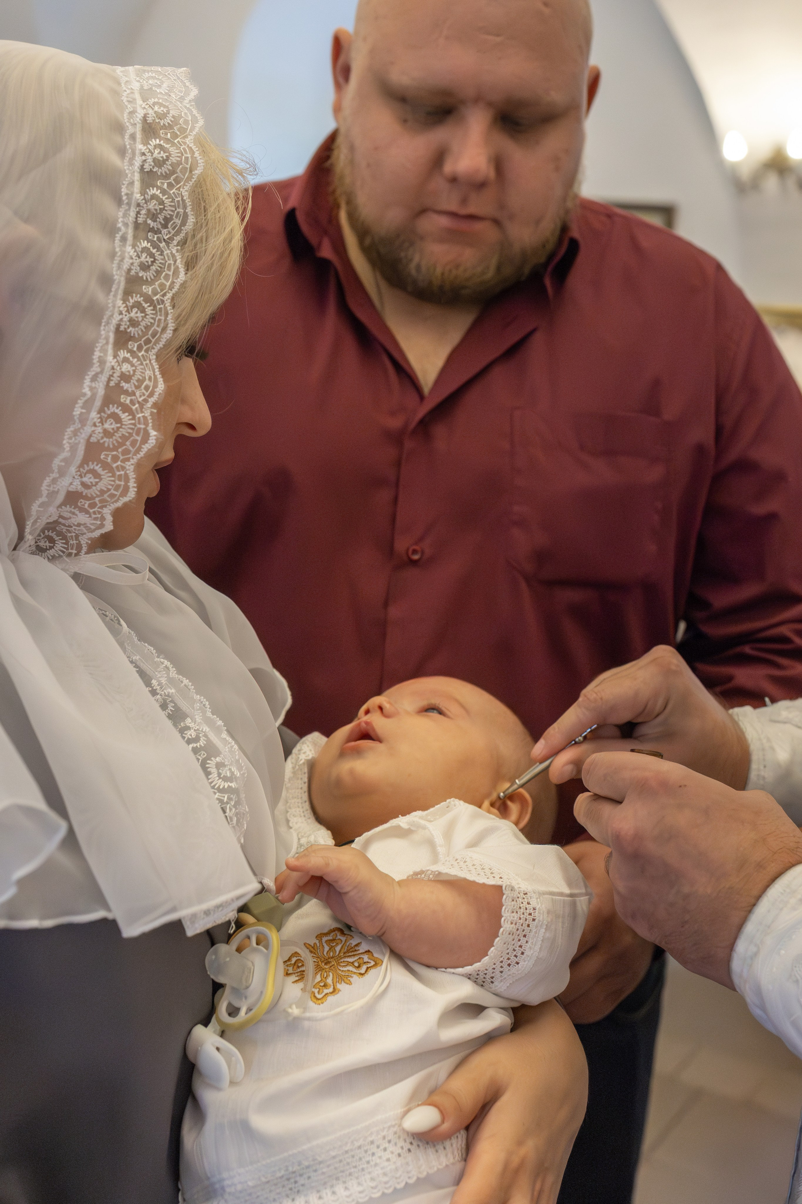 Таинство Крещения Степана в храме Воскресения Христова, с. Трубино (Калужская обл.). Надежда Стар семейный и церковный фотограф в Жукове и Калужской области