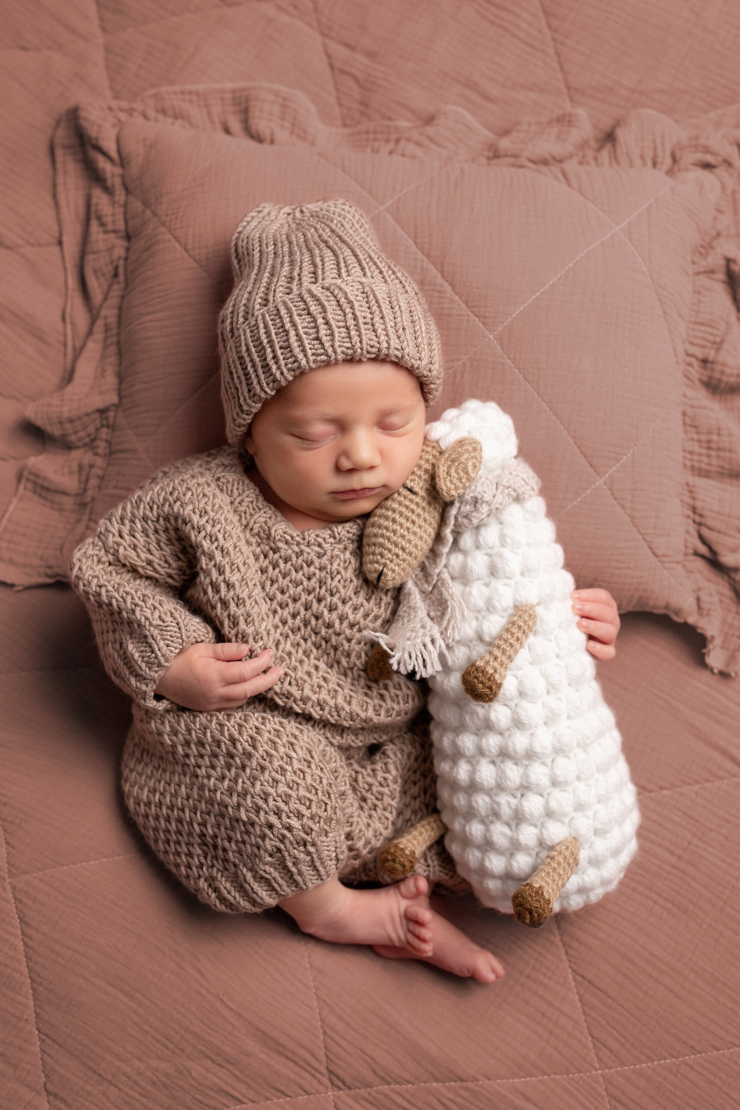 Натуральный стиль newborn. Фотограф новорождённых Анапа Елена Кушнарь