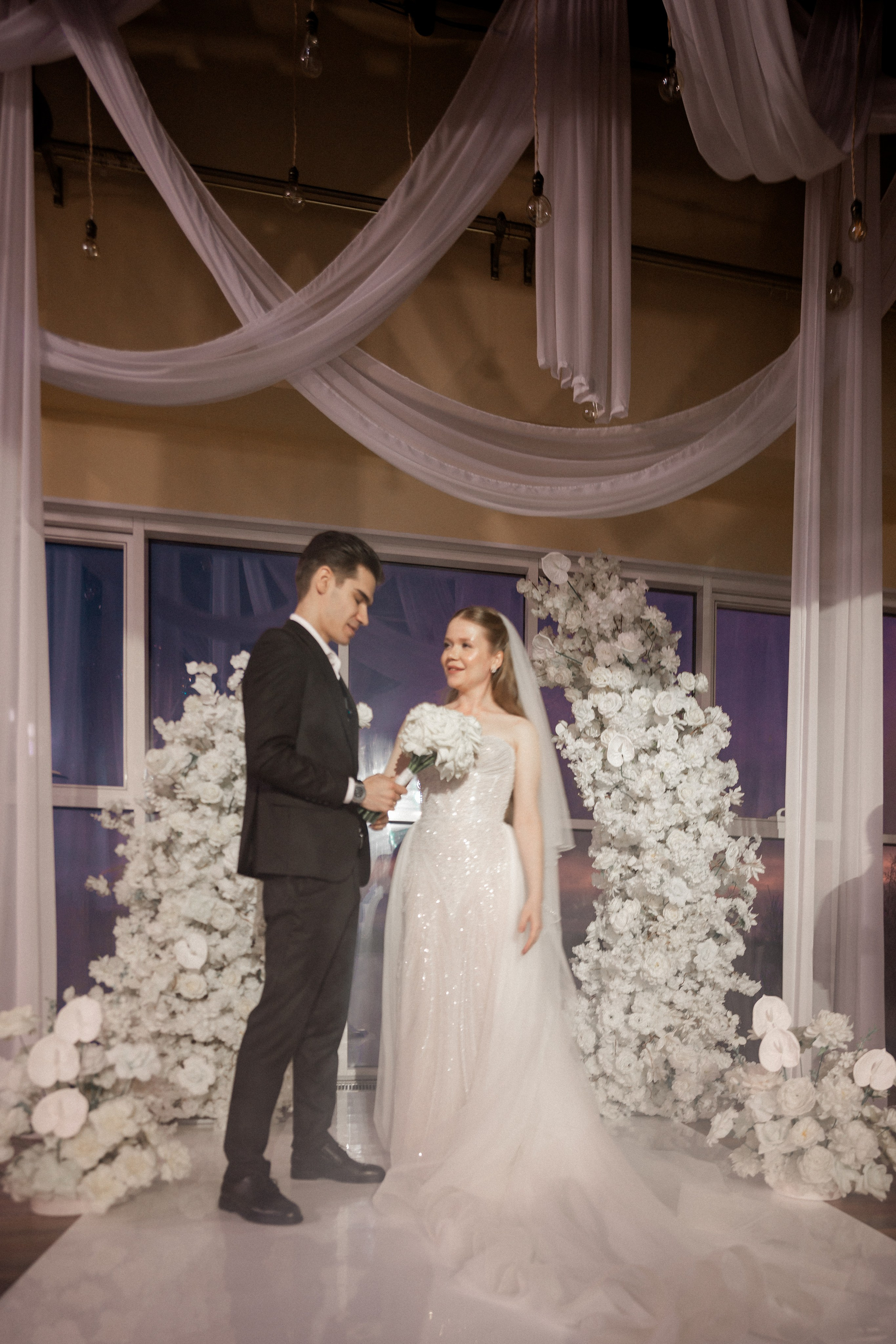 СВАДЕБНАЯ СЬЕМКА СБОРОВ В ОТЕЛЕ И ВЫЕЗД НА ЦЕРЕМОНИЮ (СНЯТО В СИБИРЕ В НИЖНЕВАРТОВСКЕ). Профессиональный фотограф, Санкт-Петербург — Виктория Богомолова