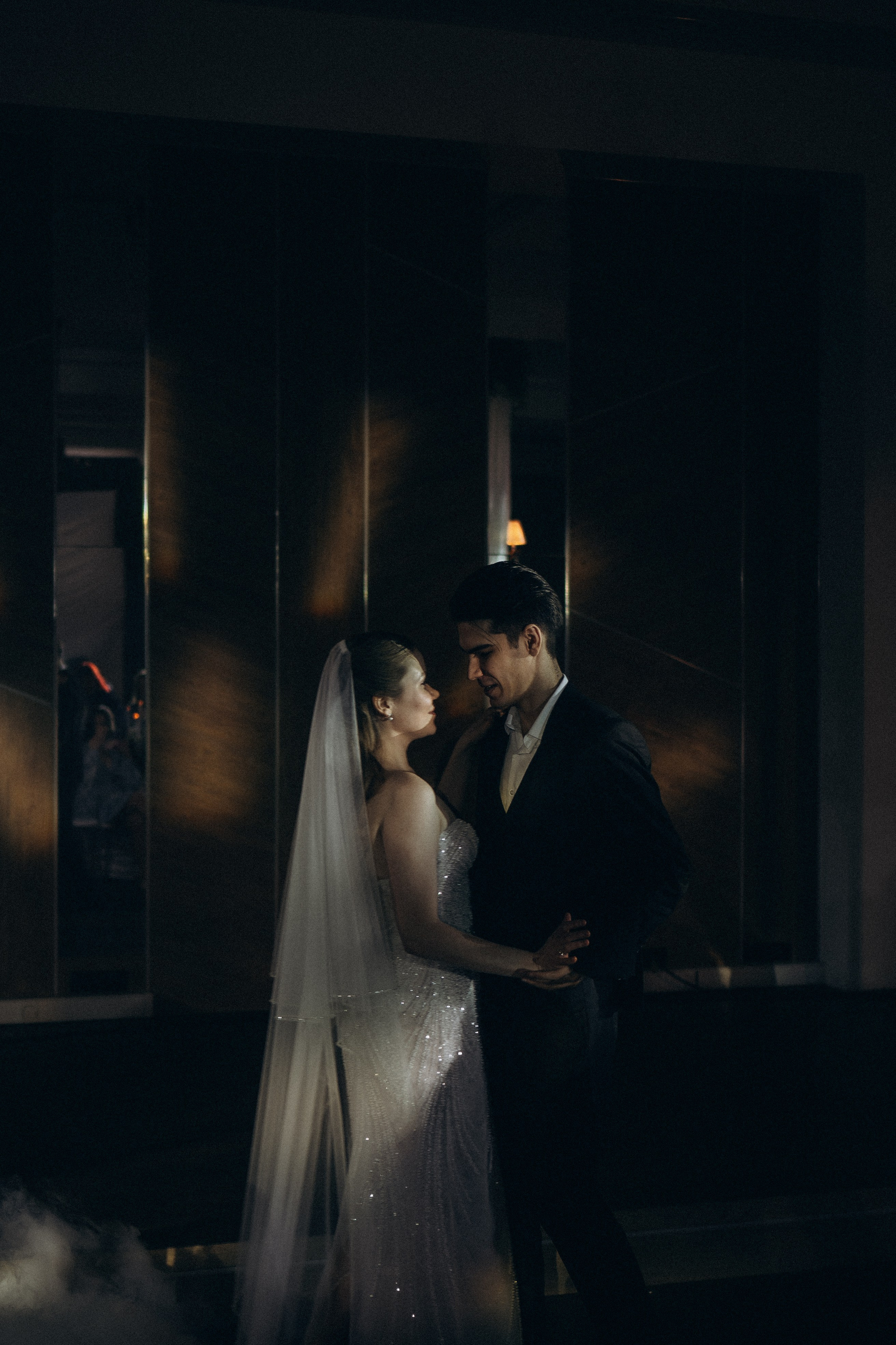 ПЕРВЫЙ ТАНЕЦ МОЛОДЫХ НА БАНКЕТЕ. ТРОГАТЕЛЬНЫЙ МОМЕНТ (СНЯТО В СИБИРЕ В НИЖНЕВАРТОВСКЕ). Профессиональный фотограф, Санкт-Петербург — Виктория Богомолова