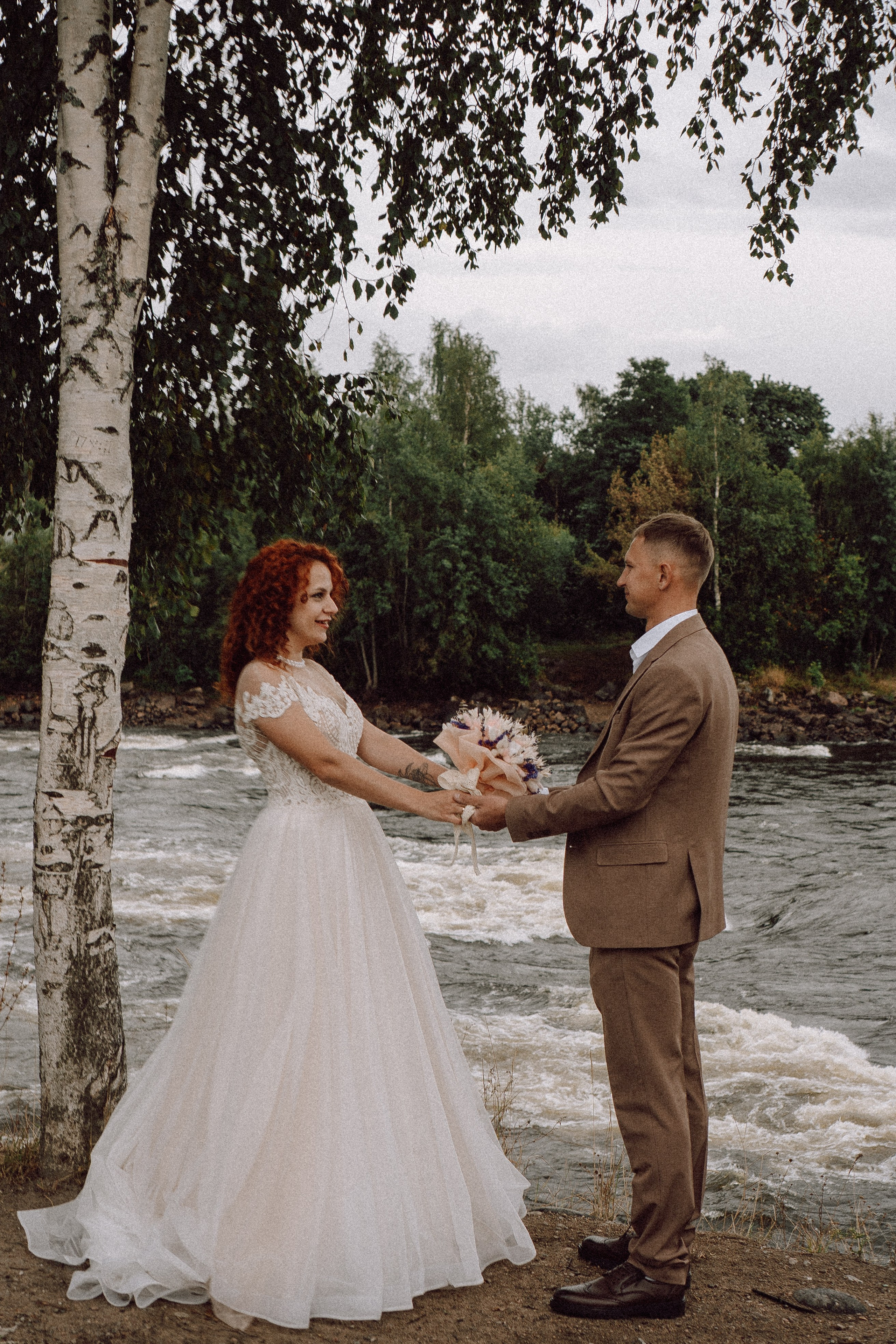 СВАДЕБНАЯ ФОТОСЕССИИЯ ПАРЫ В ГОРОДЕ ПРИОЗЕРСК В СОСНОВОМ ЛЕСУ И С ПИКАПОМ. Профессиональный фотограф, Санкт-Петербург — Виктория Богомолова