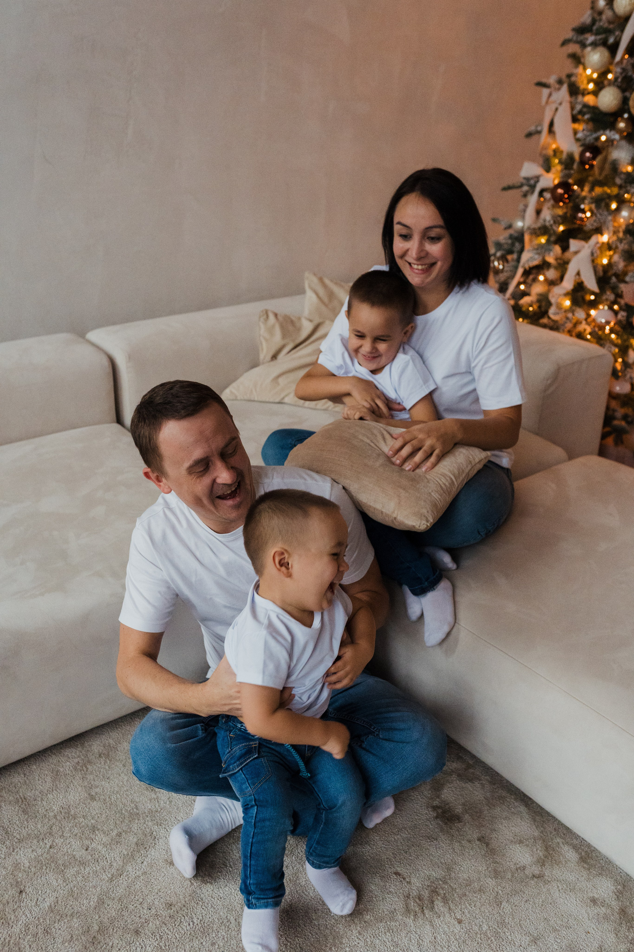 Семейная фотосессия в студии в Москве, семейный фотограф Анна Полушина. Свадебный фотограф в Москве Анна Полушина