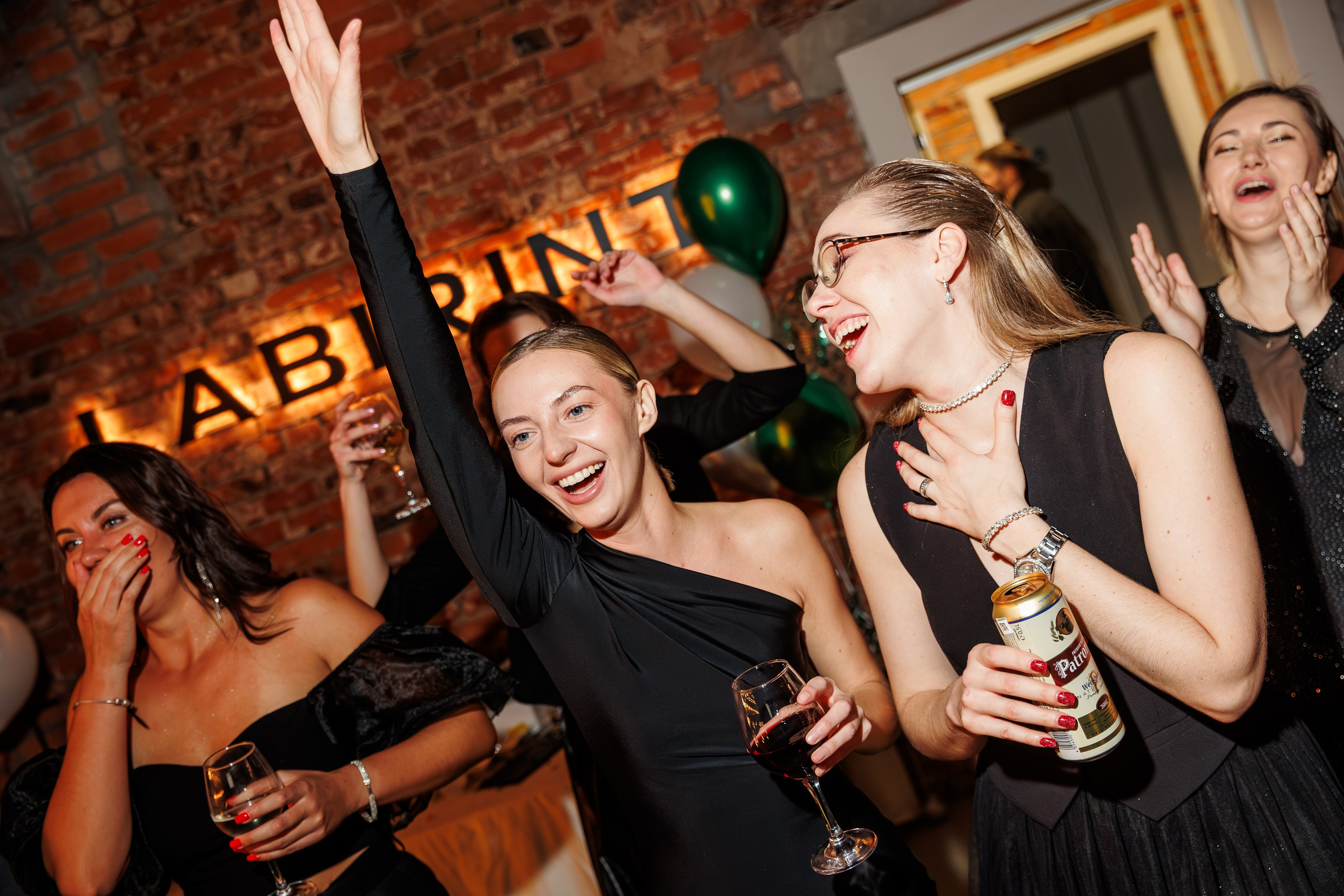 Новогодние корпоративы 2025. ILIAS BLACK — Фотограф свадеб и мероприятий в Минске и Беларуси