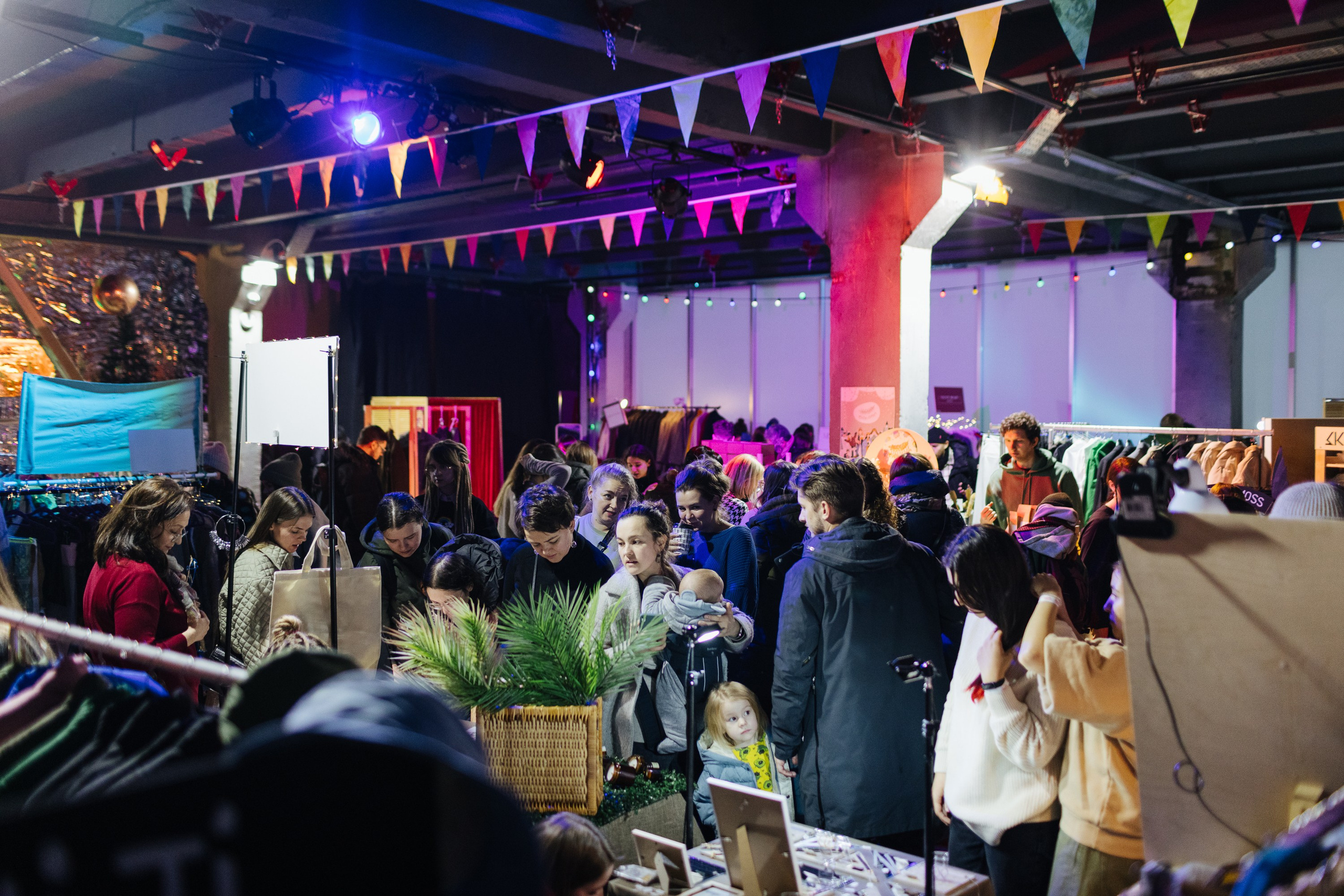 24–25 декабря 2022 в пространстве ПОЛЕ / День 1. Фотоотчеты «Ламбада-маркета»