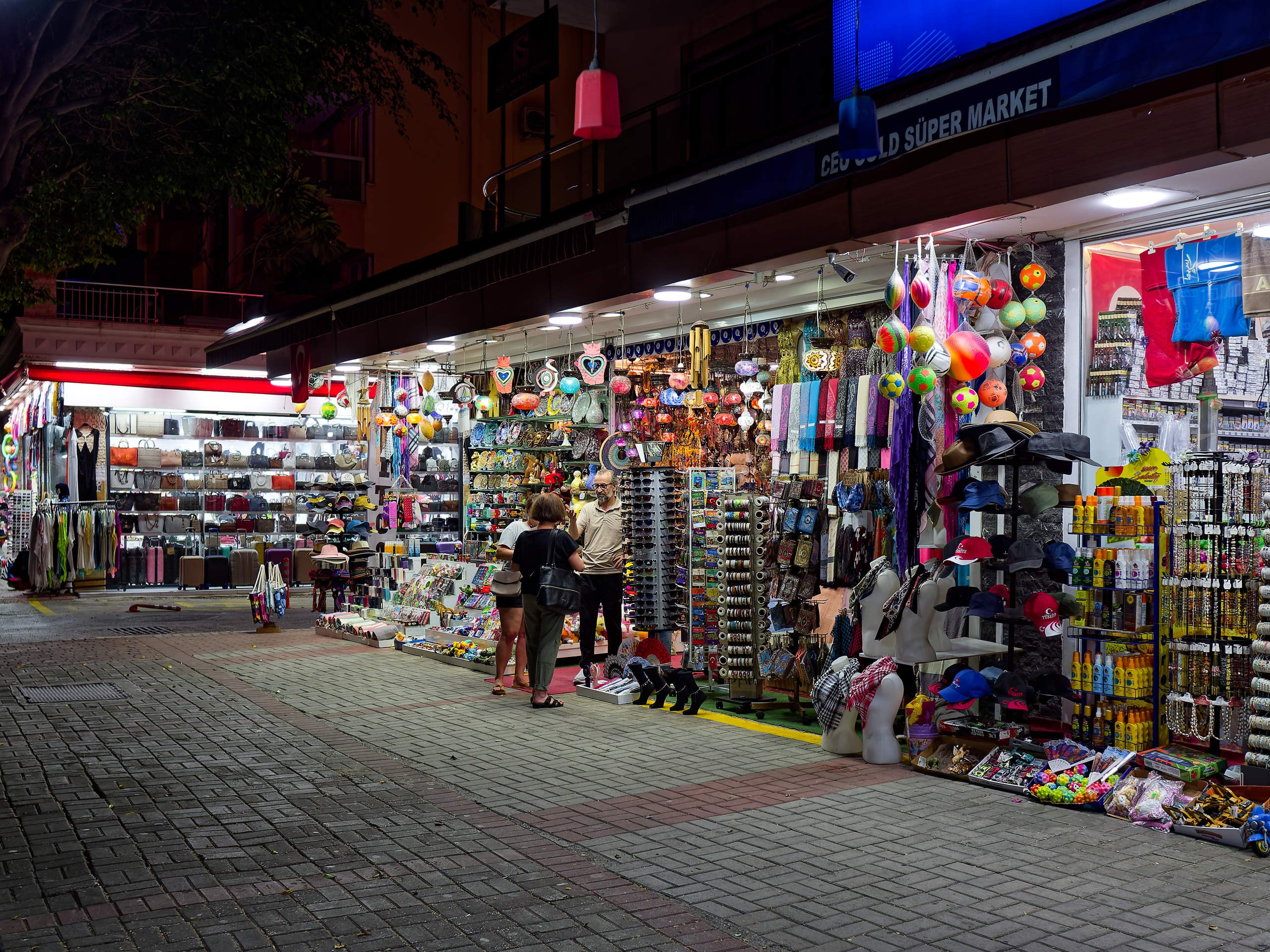 Алания 2025, город, стрит-фото. Избранные фотографии