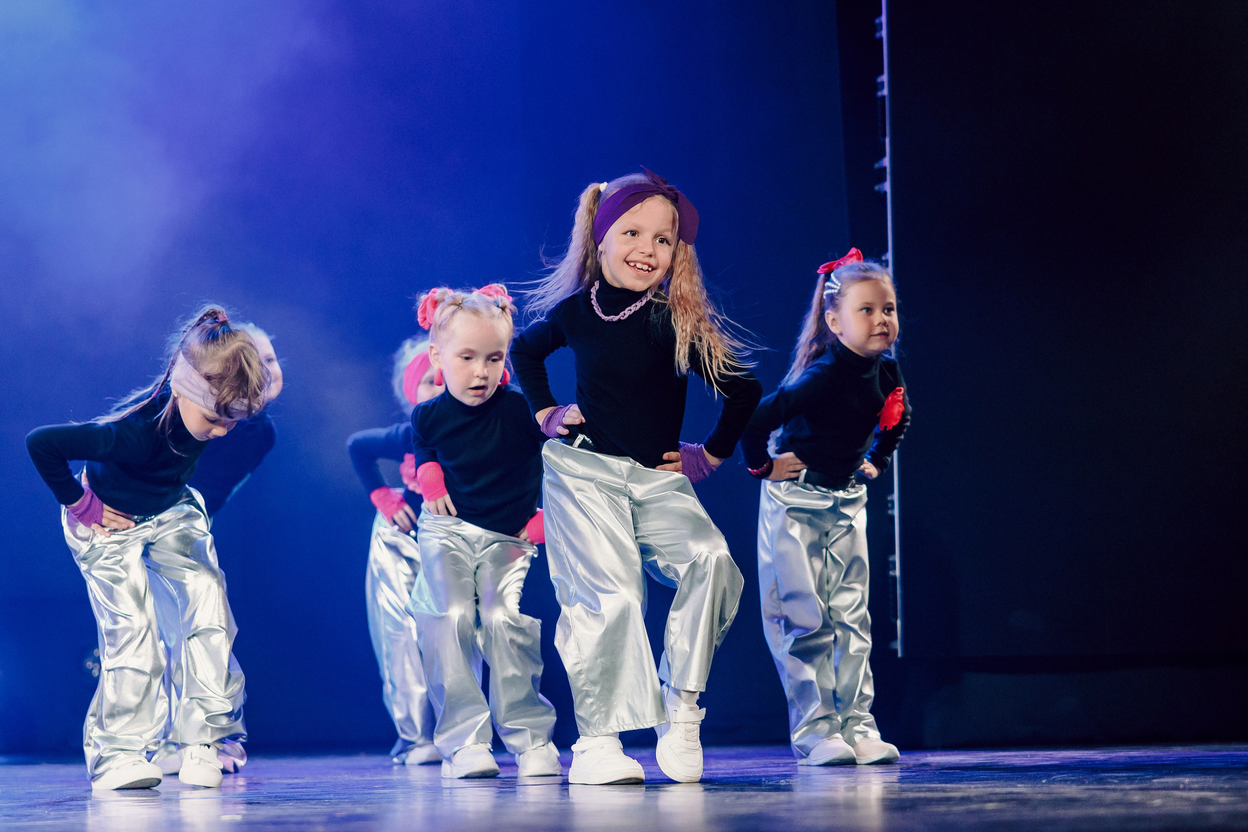 Отчётный концерт танцевальной школы «Red Rabbits» 2025. Лёшка Варзегов — фотограф